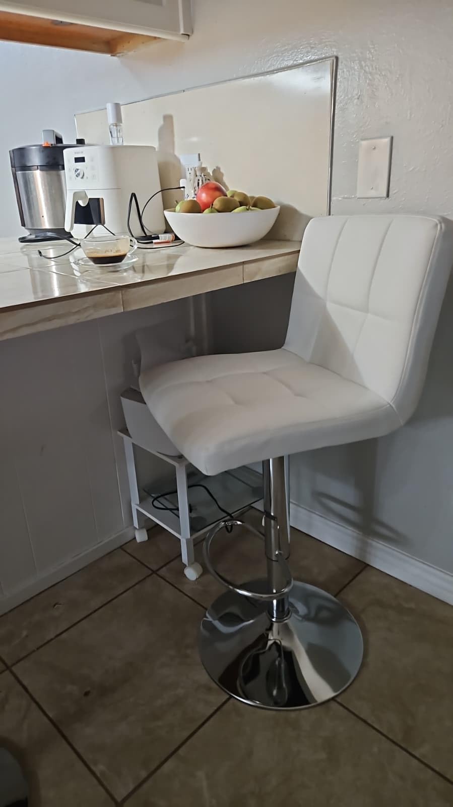 DUMOS Bar Stools Set of 4, 24 inch Counter Height Bar Stools, Upholstered Modern Kitchen Barstools with Metal Base, PU Leather Saddle Stools for Kitchen Island, Inky Black customer photo 2