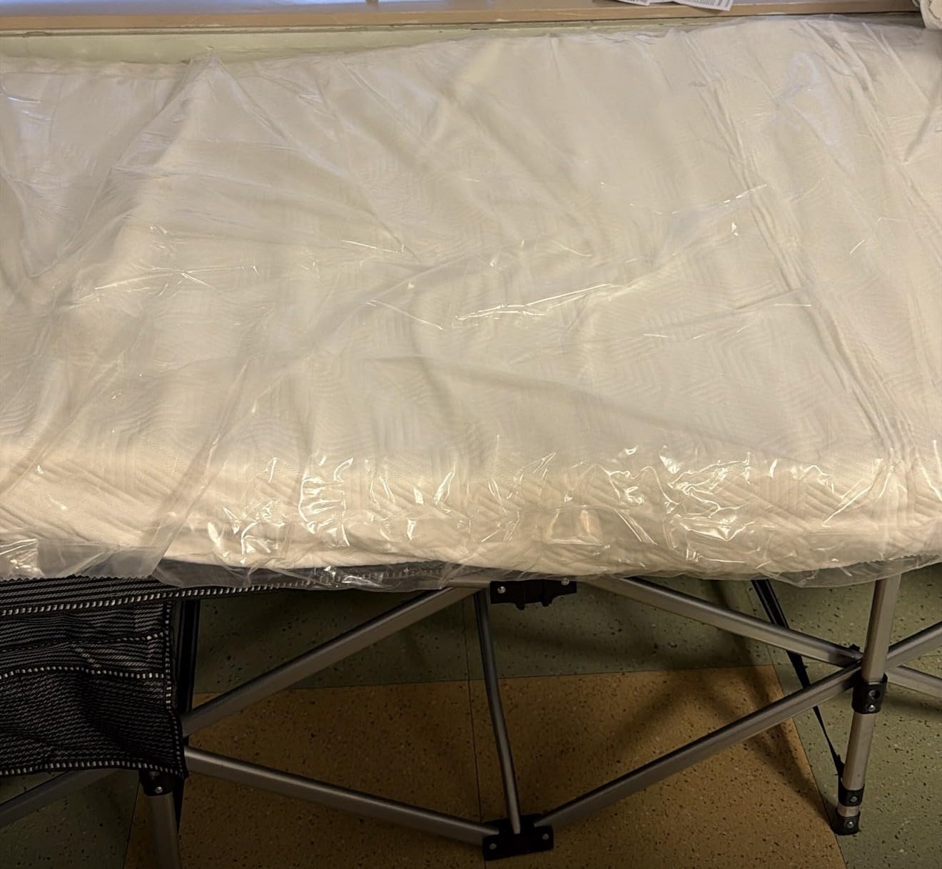 ABORON XXL Camping Cot with 2in Memory Foam Mattress, 900LBS Heavy Duty Sleeping Cot for Adults, Extra Wide Sleeping Cot, 1200D Double Layer Oxford Cot for Camping, Guest, Office Nap customer photo 2