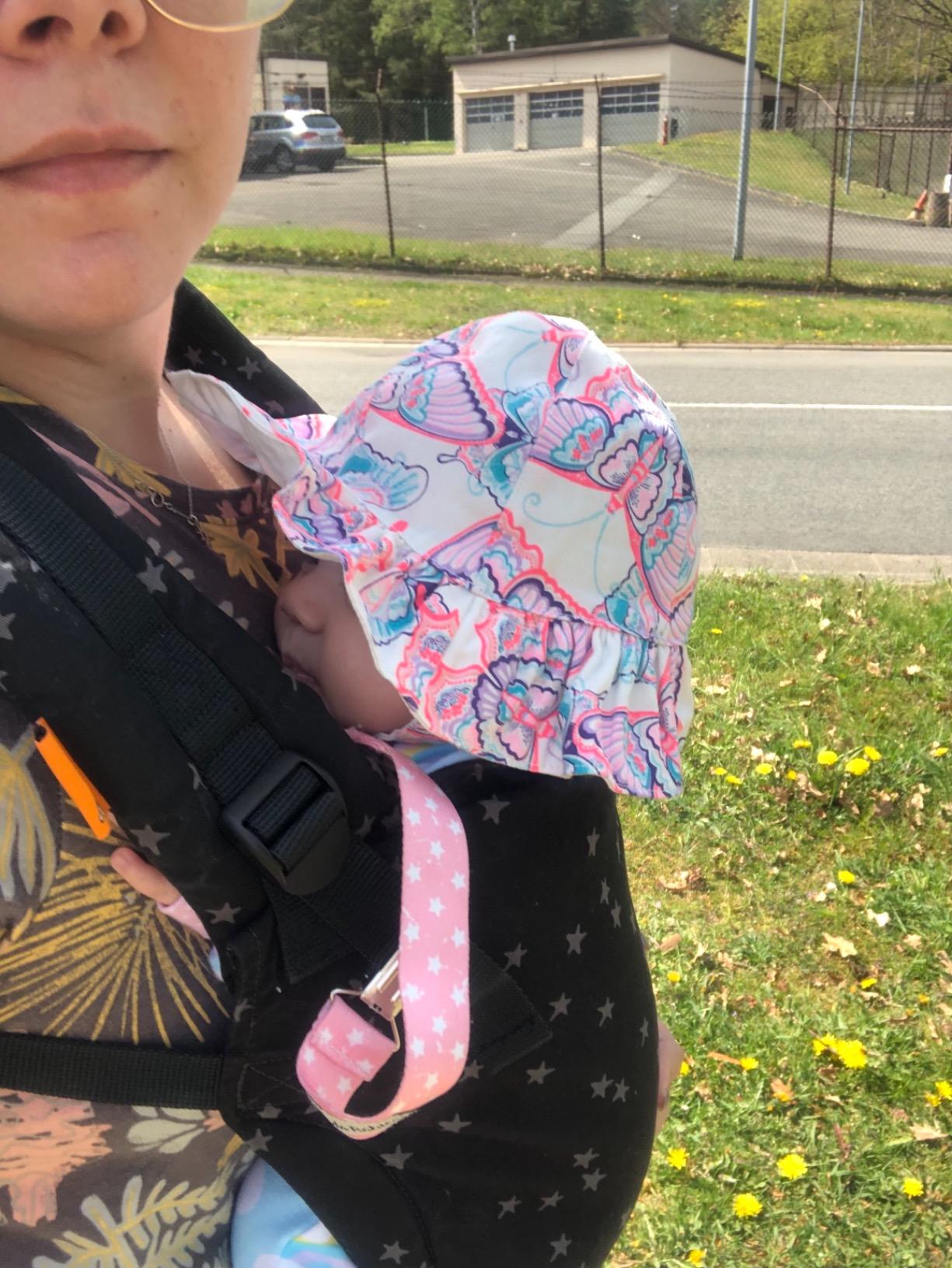 Baby Tula Linen Free-to-Grow Baby Carrier - Adjustable, Comfortable, Newborn to Toddler Carrier - Ergonomic Fit for 7lbs to 45lbs - Back & Front Carry Options - Basil customer photo 2