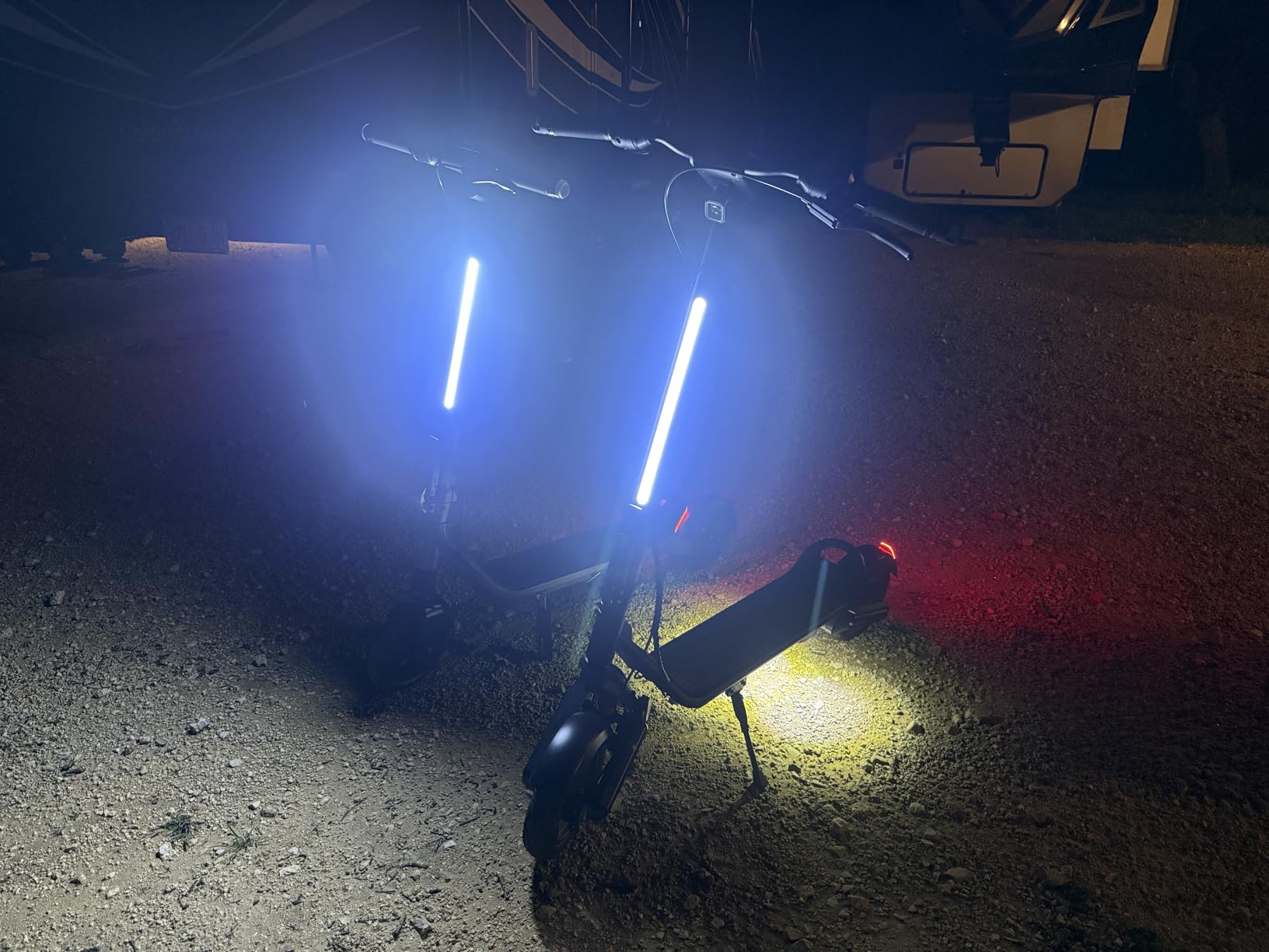 Apollo Explore Electric Scooter for Adults with Dual 350W Motors, 28 MPH Top Speed, Up to 37-Mile Range, Airflow Suspension, Self-Healing Tires & 360 Degree Lighting - E Scooter for Powerful All-Terrain customer photo 1