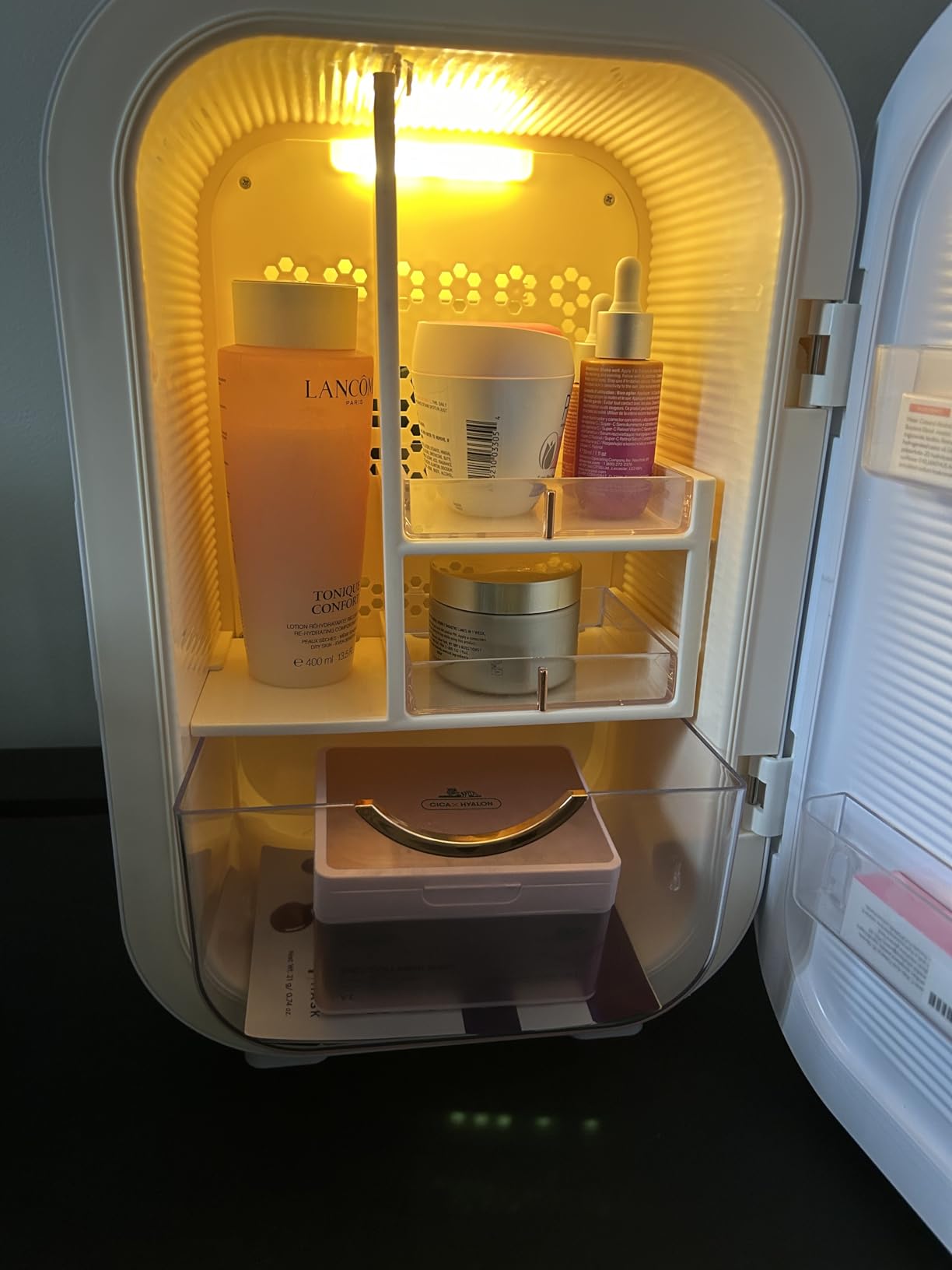 Kikihouse 22L Mini Skincare Fridge, Beauty Fridge for Cosmetic Storage, 44°F Intelligent Temperature Control customer photo 2