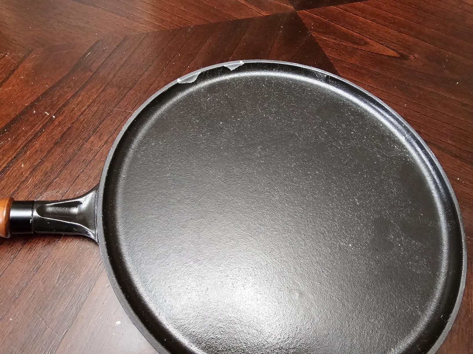 Staub Cast Iron 11-inch Crepe Pan with Spreader & Spatula - Matte Black, Made in France customer photo 2