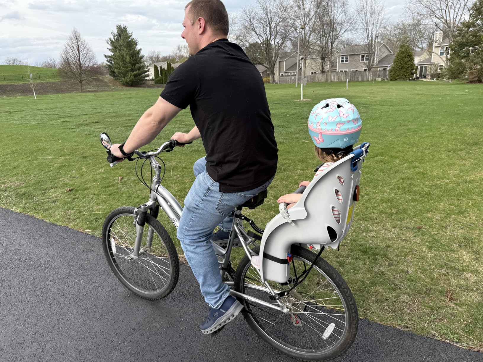 Schwinn Deluxe Child Bike Carrier, Seats One Kid Ages 1+, Frame Mount, Adjustable Safety Harness, Quick Release Design, Rear-Mounted Child Bike Seat for Toddler customer photo 1