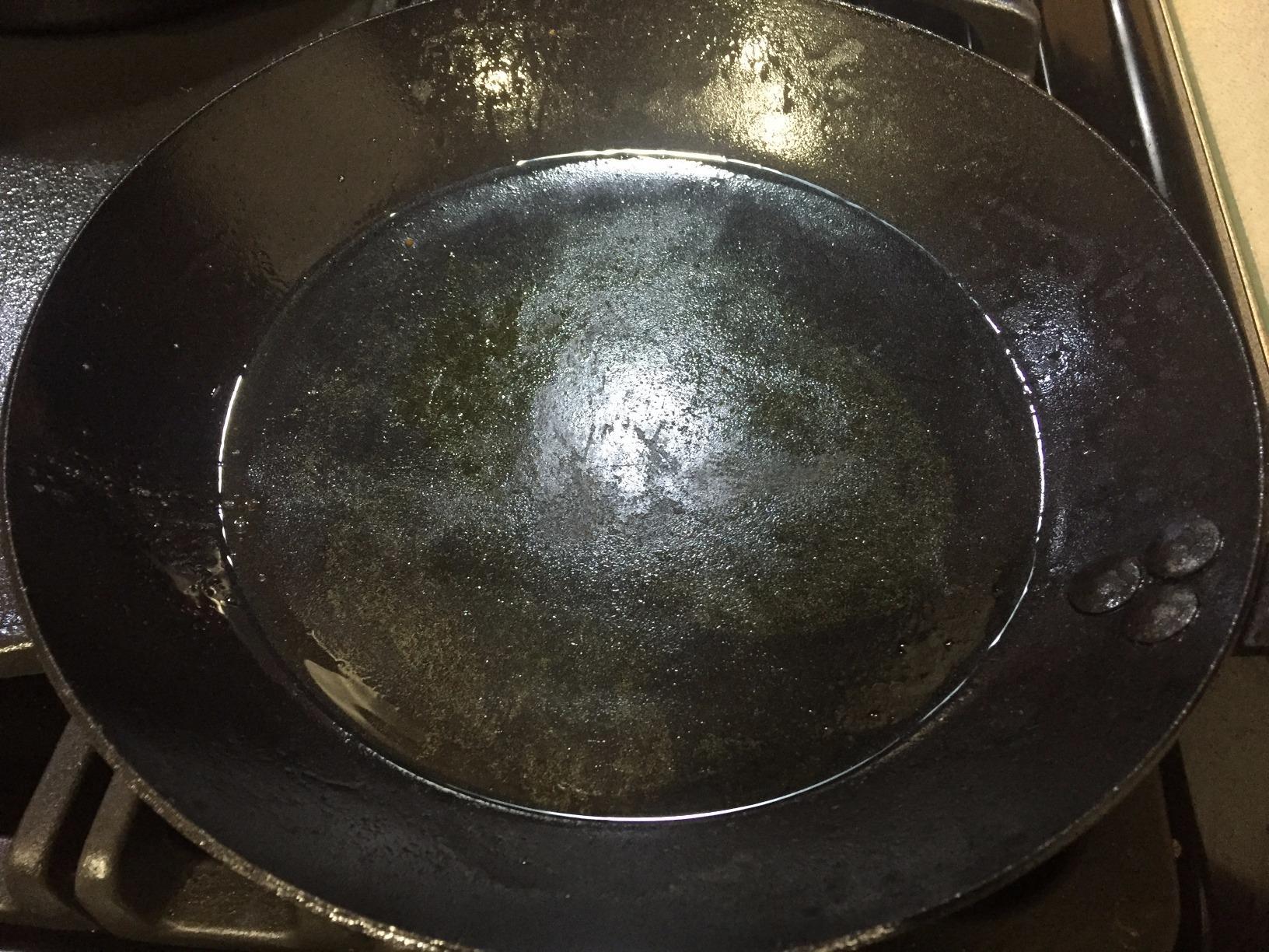 Lodge Seasoned Carbon Steel Skillet - Lightweight High Heat Frying Pan with Long Handle - Quick Temperature Response - Ideal for Searing & Sautéing - 8 Inches customer photo 1
