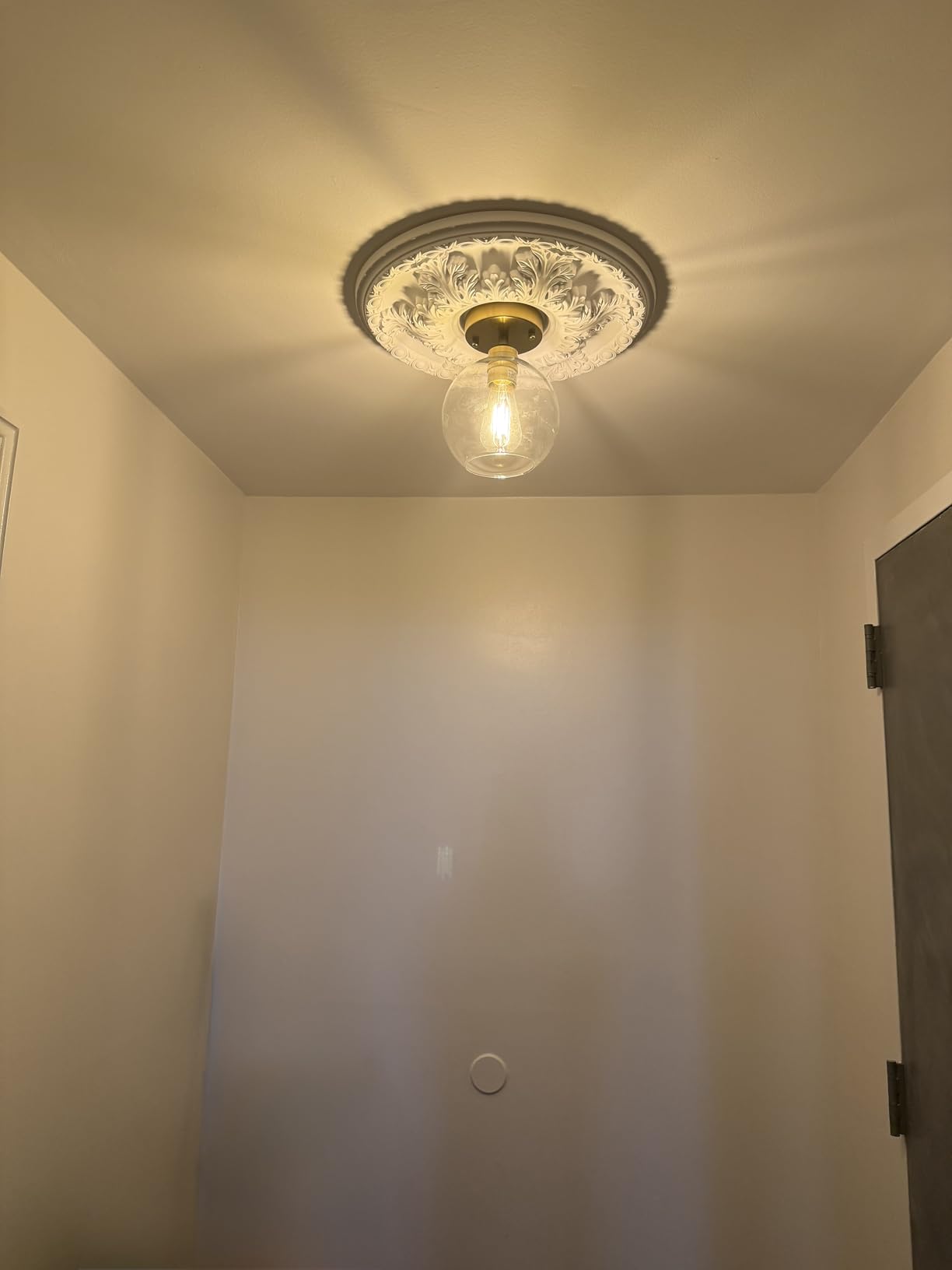 Ekena Millwork CM18GA 18-Inch OD x 3 1/2-Inch ID x 1 3/4-Inch Granada Ceiling Medallion customer photo 1