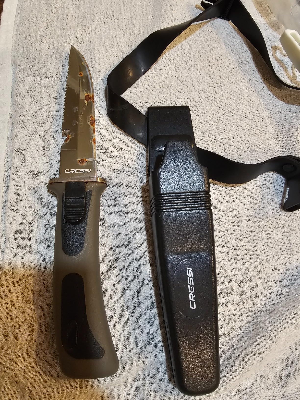Cressi Stainless Steel Diving Knife With Sheath for Leg Attachment- Vigo: Designed In Italy customer photo 2