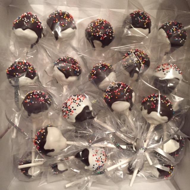 Babycakes Mini Cake Pop Maker by Select Brands - Easy-to-Use Machine - Recipes Included - Non-Stick Coating, Non-Skid Feet & Power Light - Makes 9 Cake Pops customer photo 2