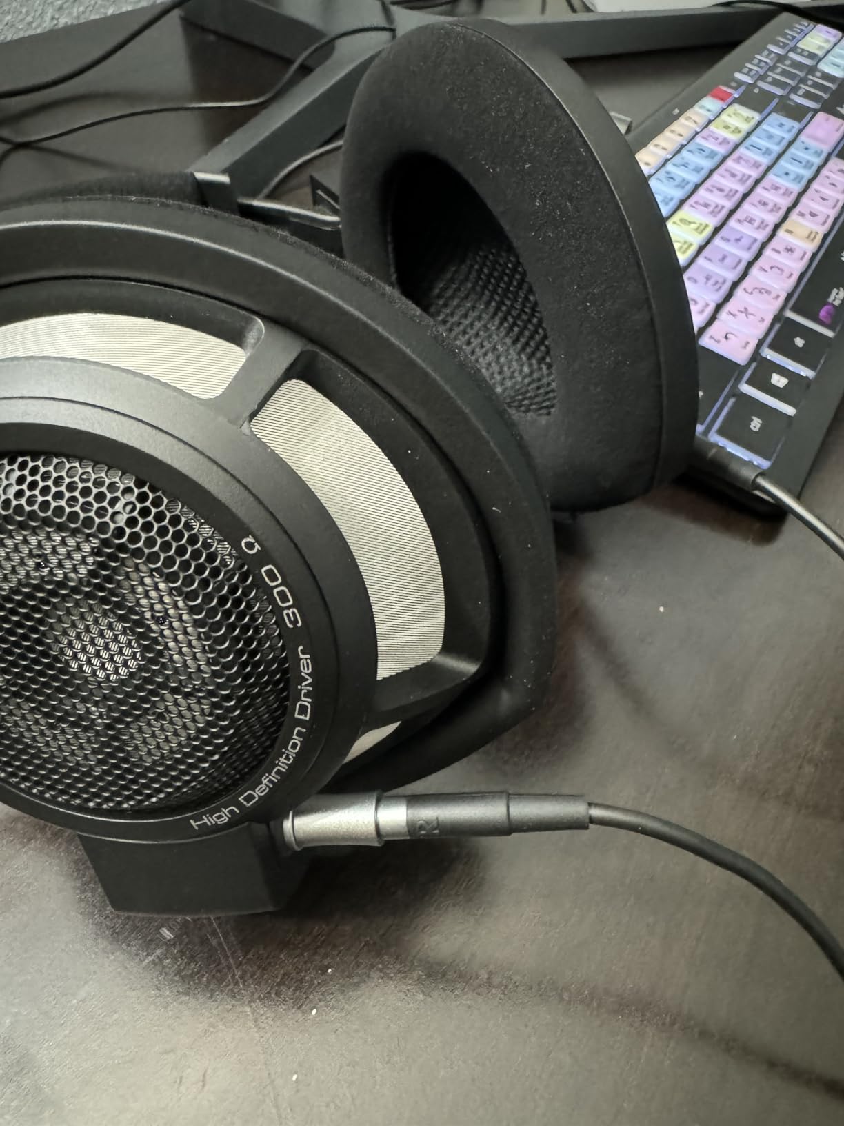Sennheiser HD 800 S Over-the-Ear Audiophile Reference Headphones - Ring Radiator Drivers With Open-Back Earcups, Includes Balanced Cable, 2-Year Warranty (Black) customer photo 2