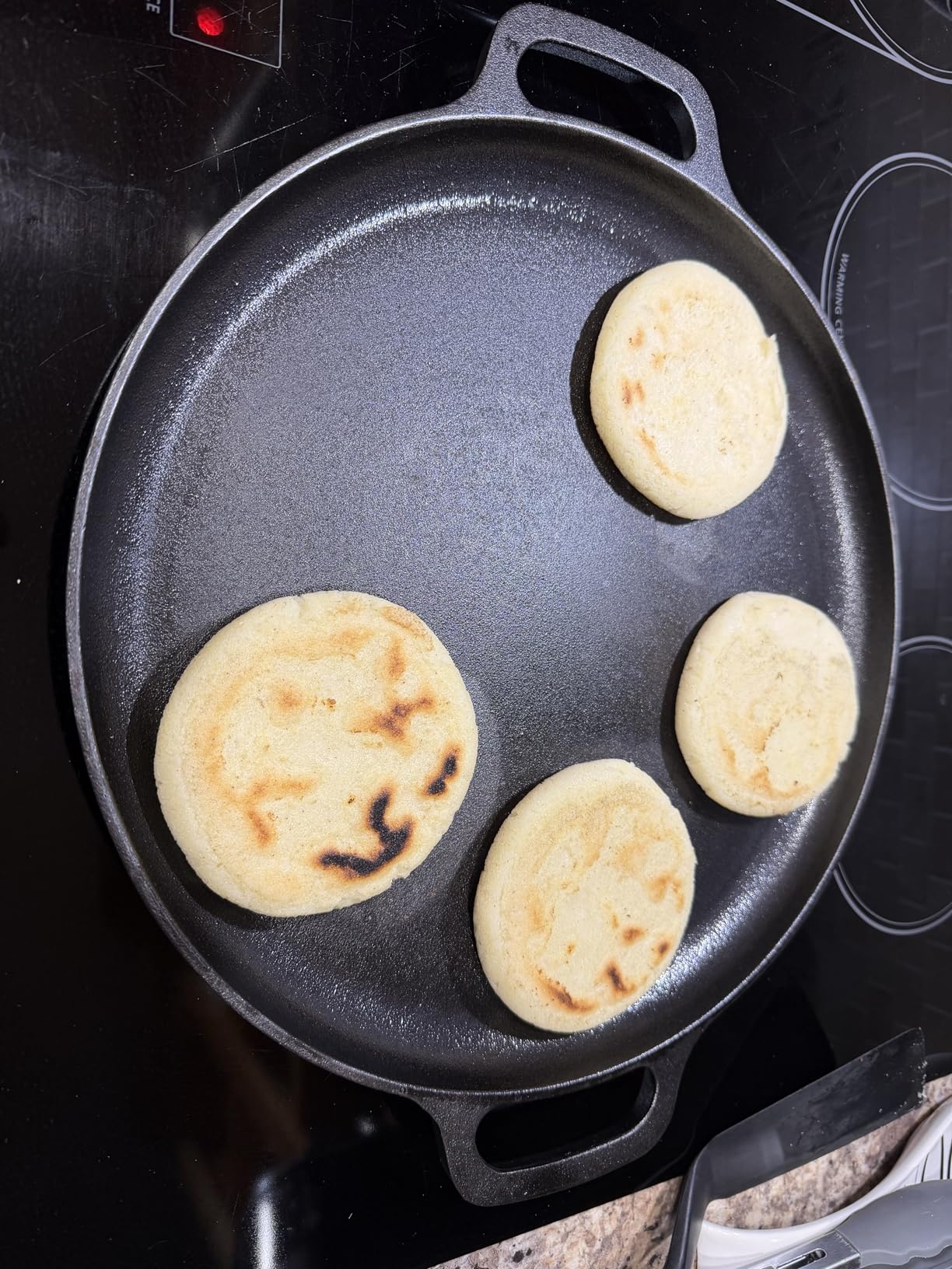 Home-Complete Cast Iron Pizza Pan, Even-Heating Cast Iron Cookware, 14