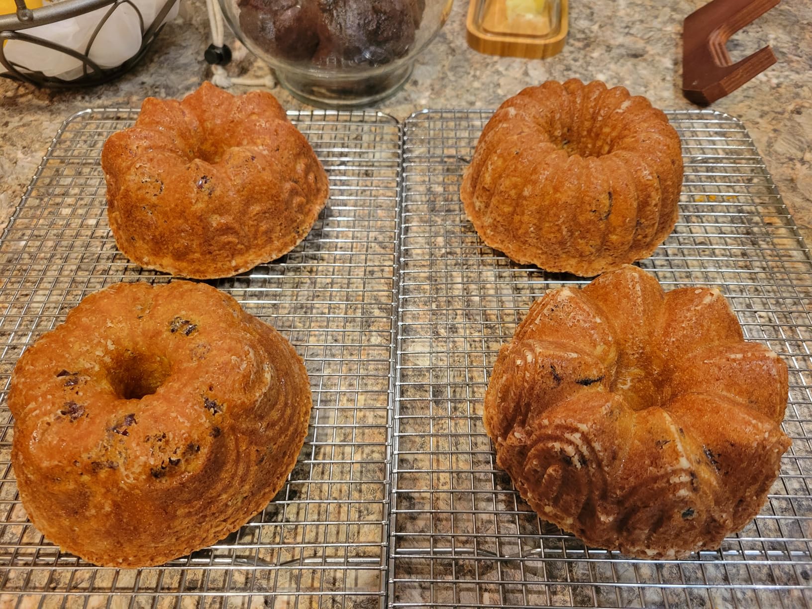 Nordic Ware 91377 Nordicware 9 Cup Bundt Quartet Pan, Gold customer photo 2