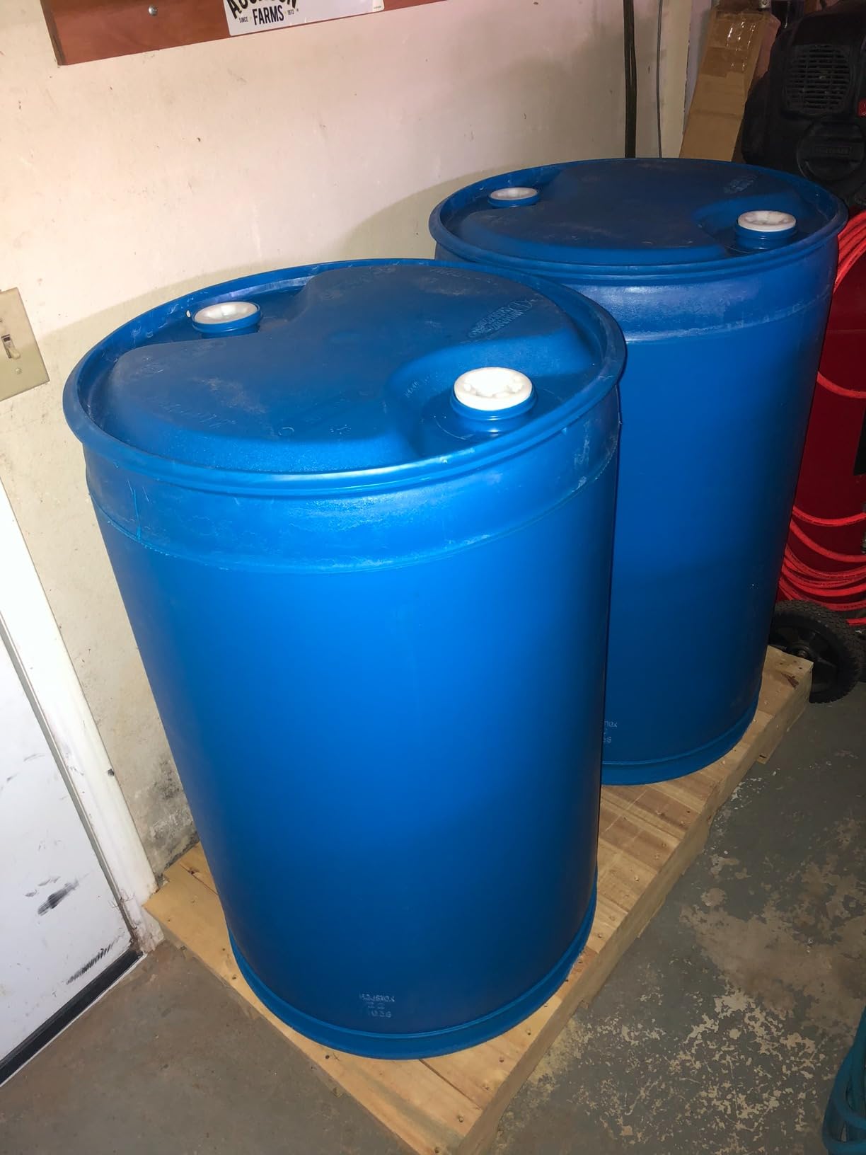 Augason Farms 55-Gallon Water Storage Barrel - BPA-Free Plastic Barrel - Emergency Water Storage Drum for Home Preparedness customer photo 2