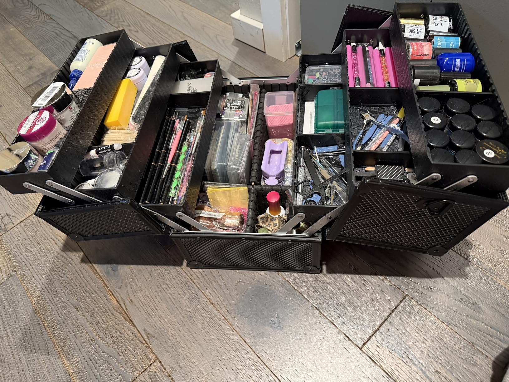 Joligrace Makeup Train Case Professional Adjustable - 6 Trays Cosmetic Cases Makeup Storage Organizer Box with Lock and Compartments 14 Inch Large customer photo 1