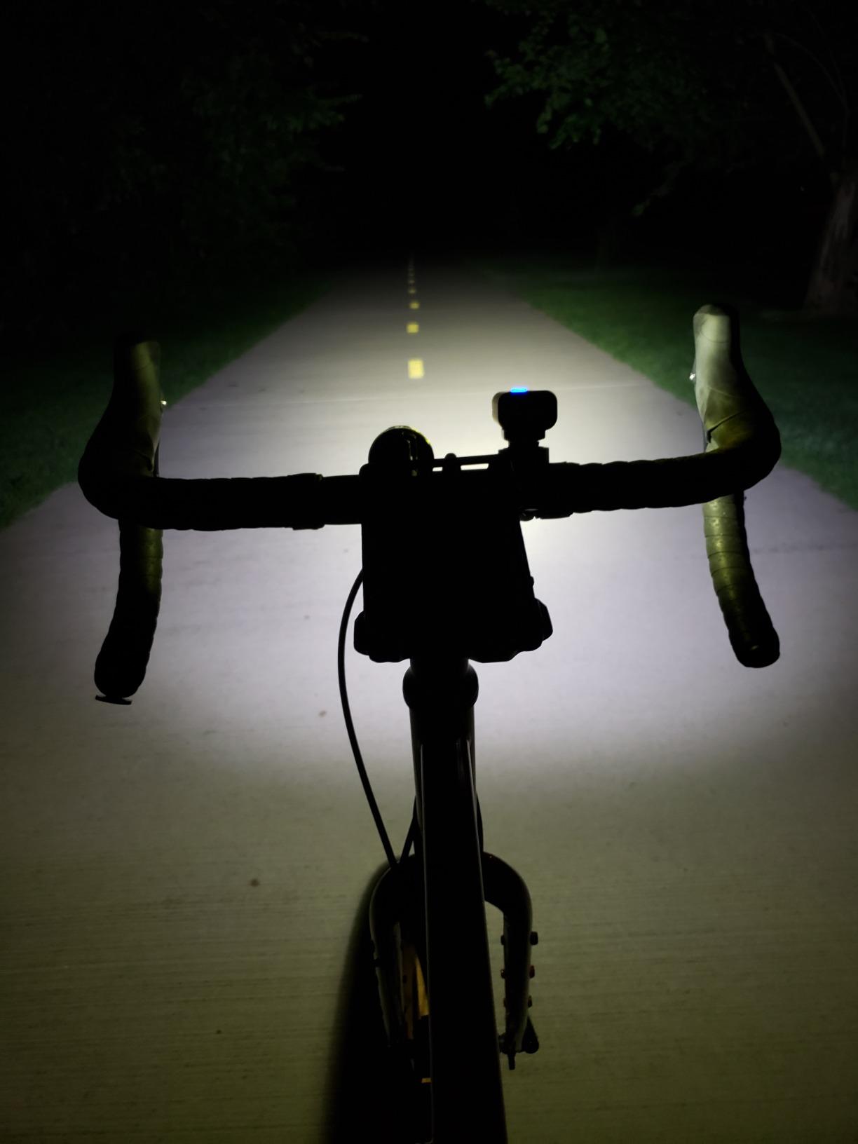 BrightRoad 850 Lumens Front Bike Light, Rechargeable Bike Headlight with 7 Modes, MTB Bicycle Light for Night Riding, 85° Wide Beam, 650ft Visibility, IPX6 Waterproof, Upgraded Handlebar Mount customer photo 2