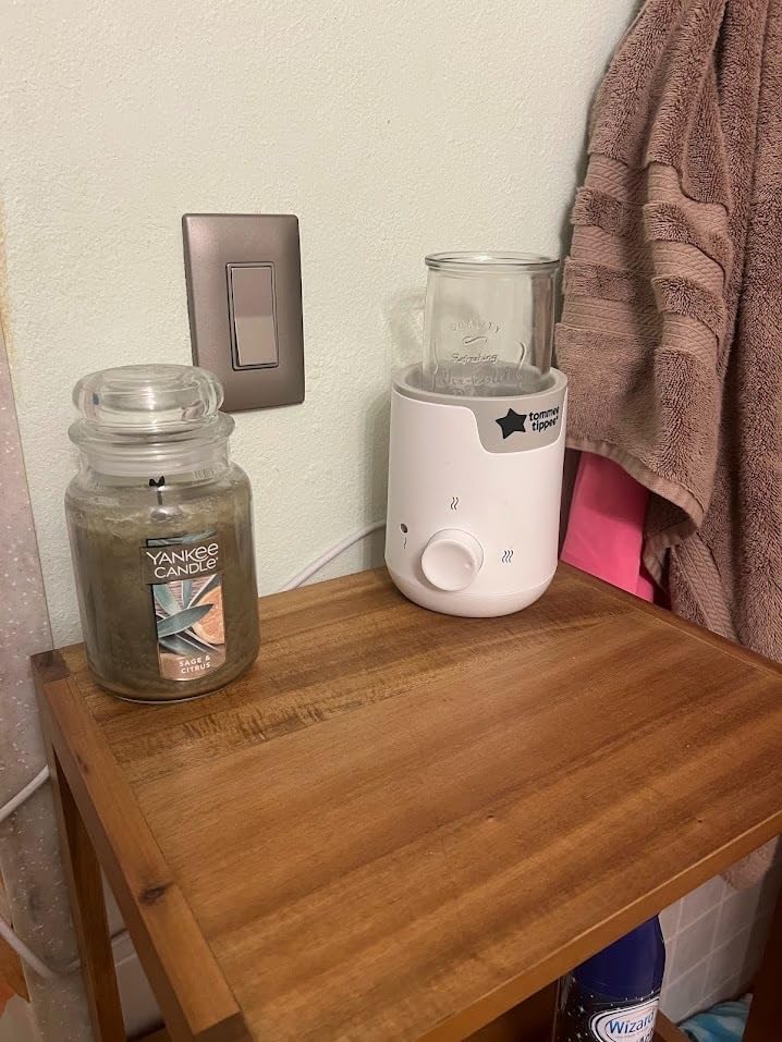 Tommee Tippee Easiwarm Bottle Warmer, Warms Breast Milk and Formula Bottles to Body Temperature in Minutes, Automatic Timer, One-Dial Operation, White customer photo 1