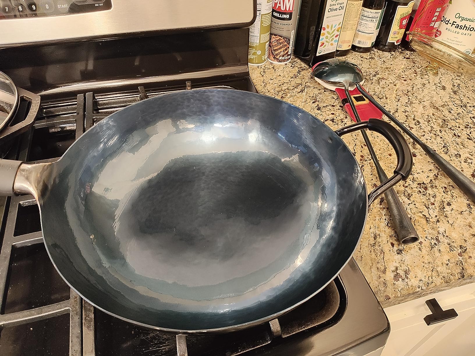 ZhenSanHuan Chinese Hand Hammered Iron Woks and Stir Fry Pans, Non-stick, No Coating, Carbon Steel Pow (36CM, Blue Black - Seasoned) customer photo 1