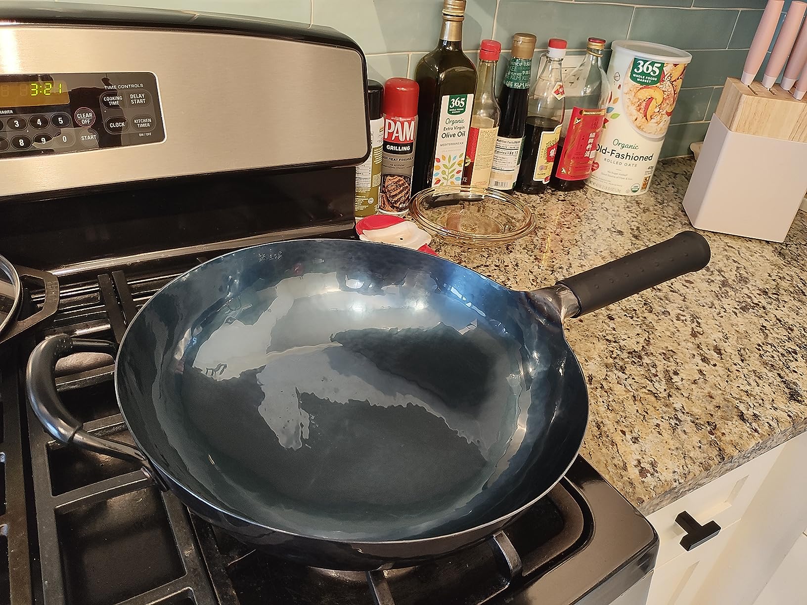ZhenSanHuan Chinese Hand Hammered Iron Woks and Stir Fry Pans, Non-stick, No Coating, Carbon Steel Pow (36CM, Blue Black - Seasoned) customer photo 2