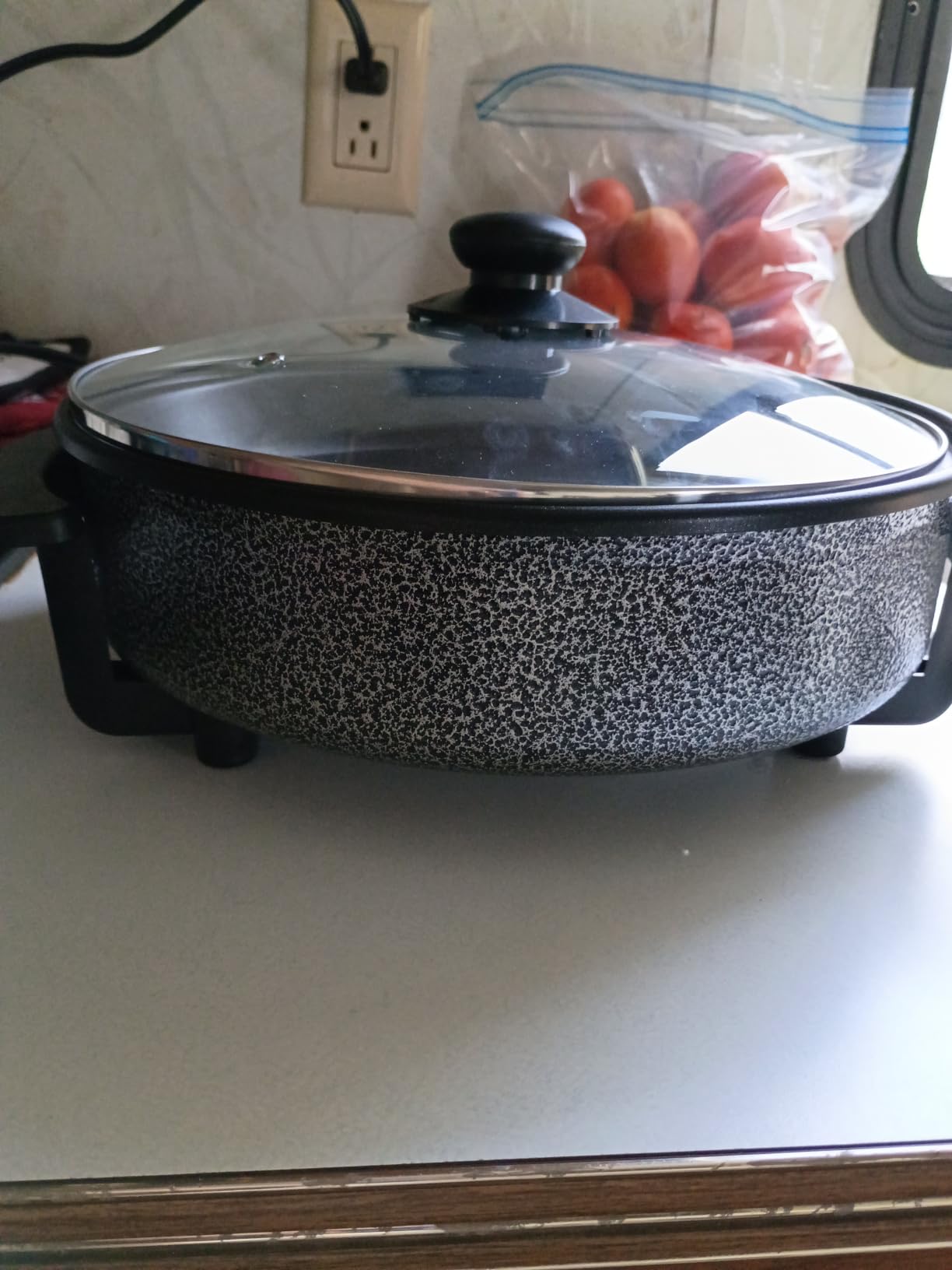 OVENTE Electric Wok with Nonstick Coating, 13 Inch Family-Sized Skillet, 1400W Power, Adjustable Temperature, Tempered Glass Lid, Cool Touch Handles and Easy to Clean Frying Surface, Copper SK3113CO customer photo 1