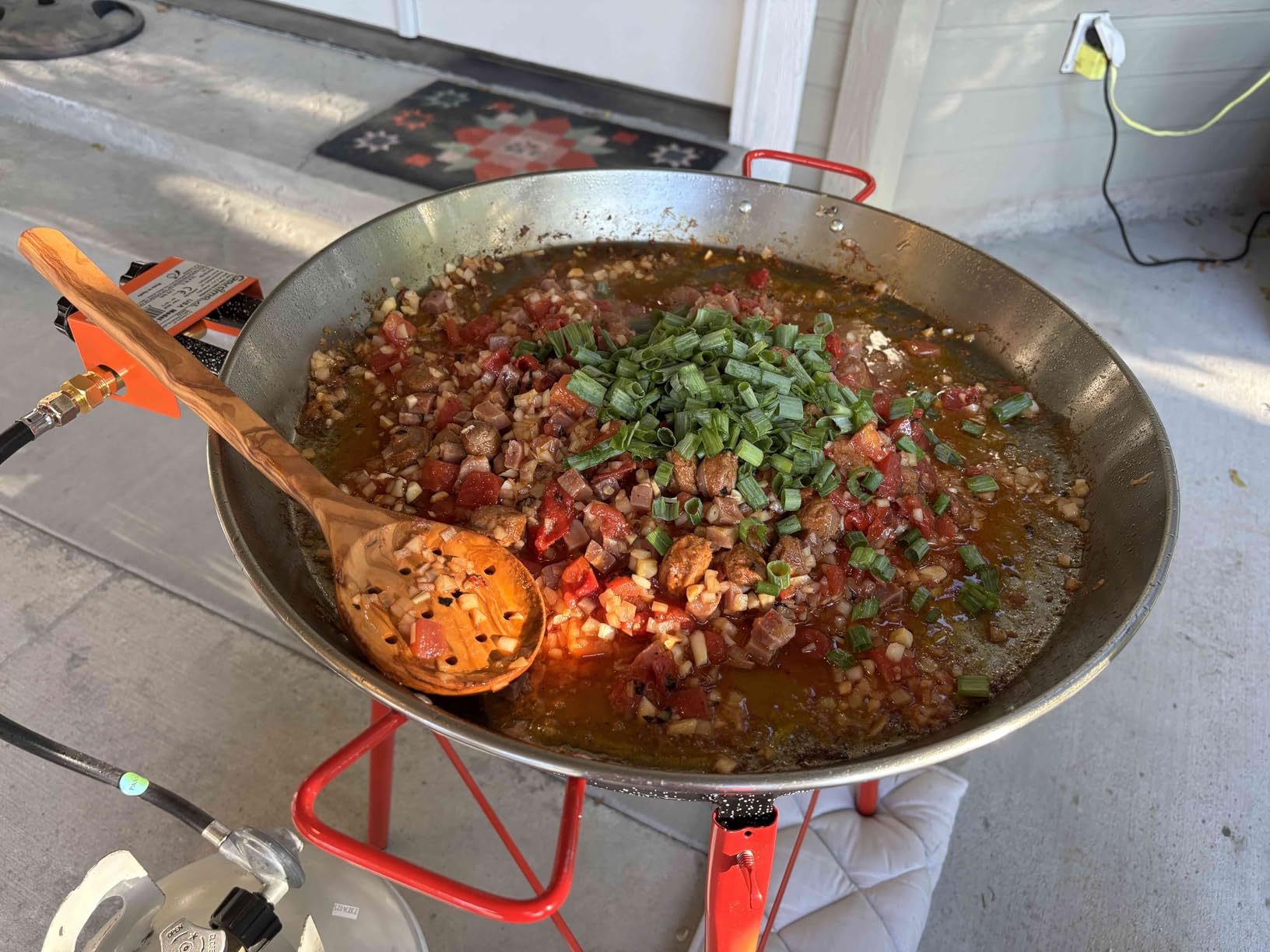 Garcima Andreu Paella Pan Set with Burner, 18 Inch Carbon Steel Outdoor Pan and Reinforced Legs Imported from Spain (12 Servings w/wheels) customer photo 2