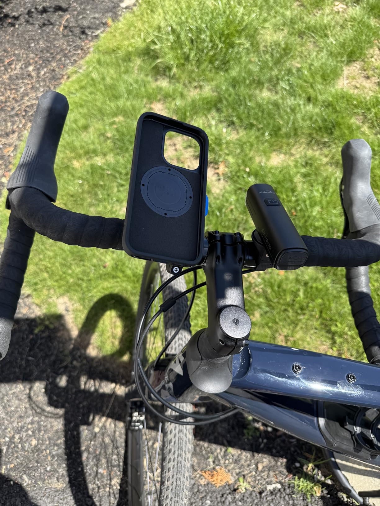 Magicshine Bike Light RN 1200, CREE LED, IPX7, 4000mAh Battery Type-C Reverse Charging, Powerful Bike Headlight Compatible with: Mountain, Kids, Street customer photo 1