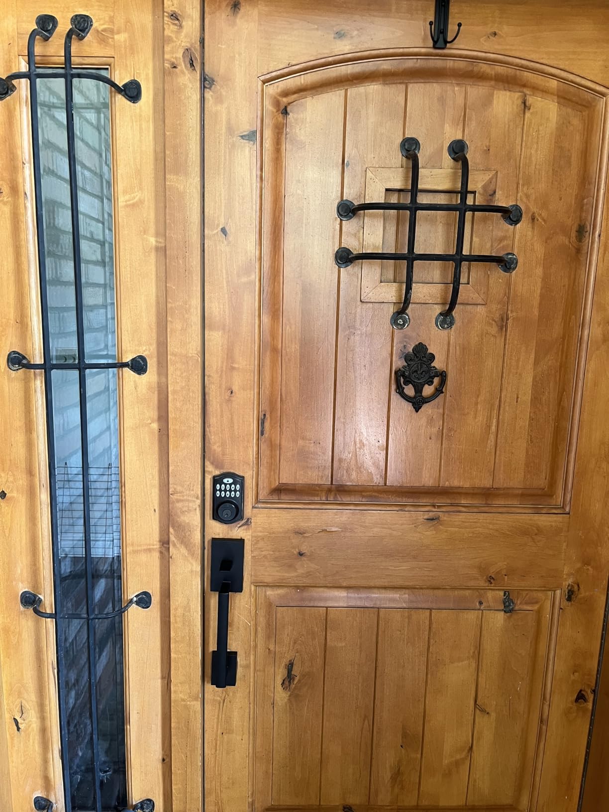 Kwikset San Clemente Front Door Handle No Lock, Entry Handleset Exterior with Interior Reversible Handed Lever, Non-Locking, Matte Black, Deadbolt Not Included, with Microban Protection customer photo 1