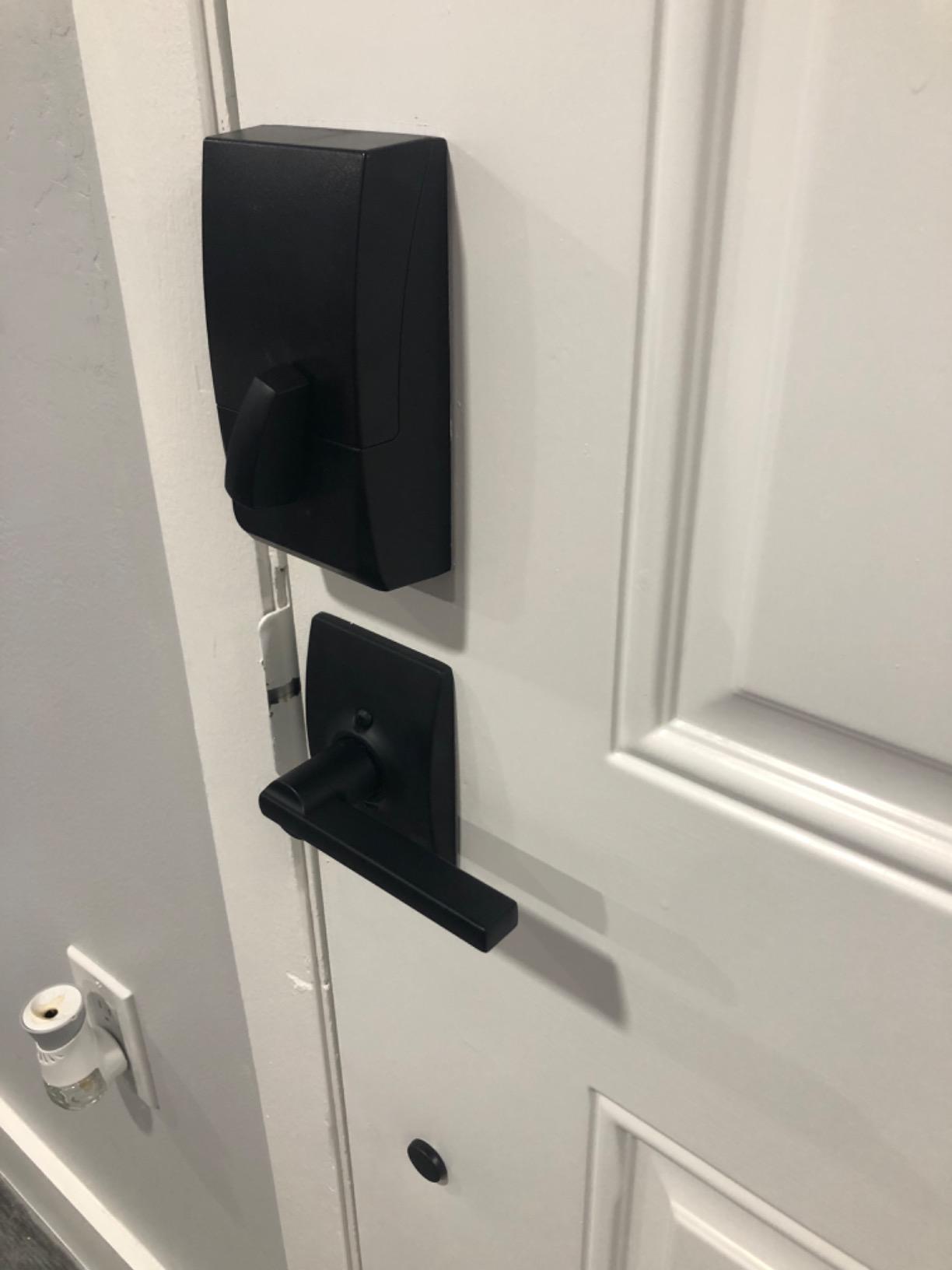 Schlage Encode Wi-Fi Smart Lock with Century Handleset Entry Set for Front Door, Matte Black customer photo 1