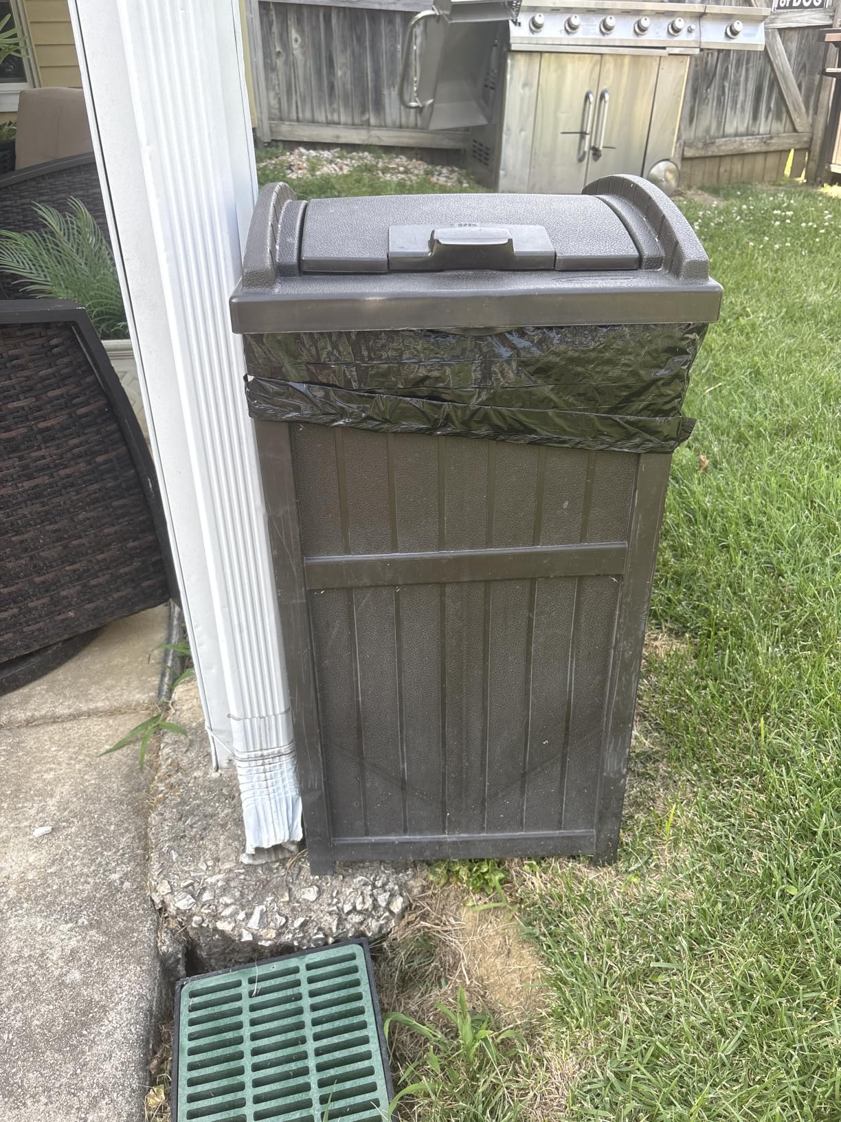 Suncast 33 Gal Outdoor Trash Can Hideaway with Lid, Cyberspace | Resin Wicker Design, Fits 30-33 Gal Liners, Ideal for Patio, Backyard, Deck or Garden customer photo 1
