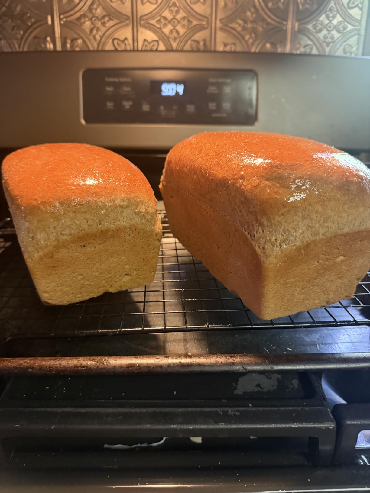 Lodge Seasoned Cast Iron Loaf Pan 8.5 Inches - Pre-Seasoned Rectangular Cast Iron Bakeware- Even Browning Bread Pan with Easy-Release Finish - PFAS-Free Non-Toxic Cookware customer photo 1