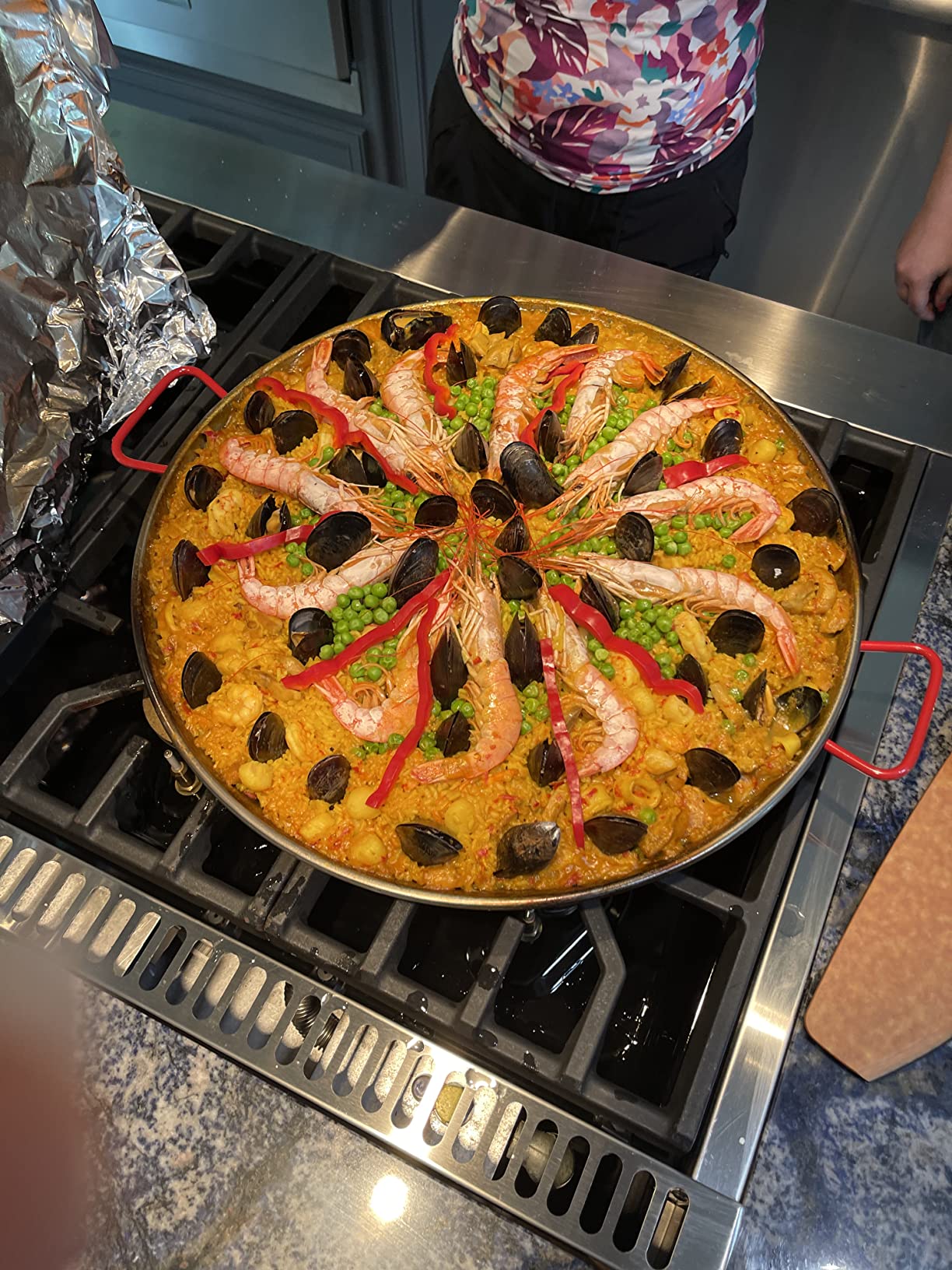 Ibiza Paella Kit with 28-inch Carbon Steel Pan, 8-16 - 24 in Triple Ring Paella Burner and Stand Set (34 in) Perfect for Gastronomic Events, Caterings, Camping, 25 Servings customer photo 2