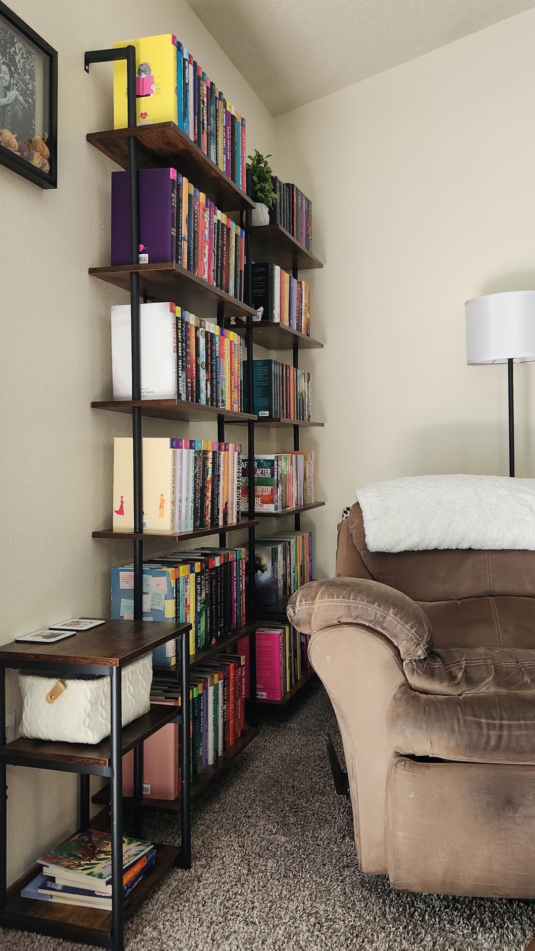 HOOBRO DIY Ladder Shelf, 6-Tier Wall Mounted Bookshelf, Office Vertical Bookcase, Wooden Storage Shelves for Home Office, Bedroom, Rustic Brown and Black BF65CJ01 customer photo 2