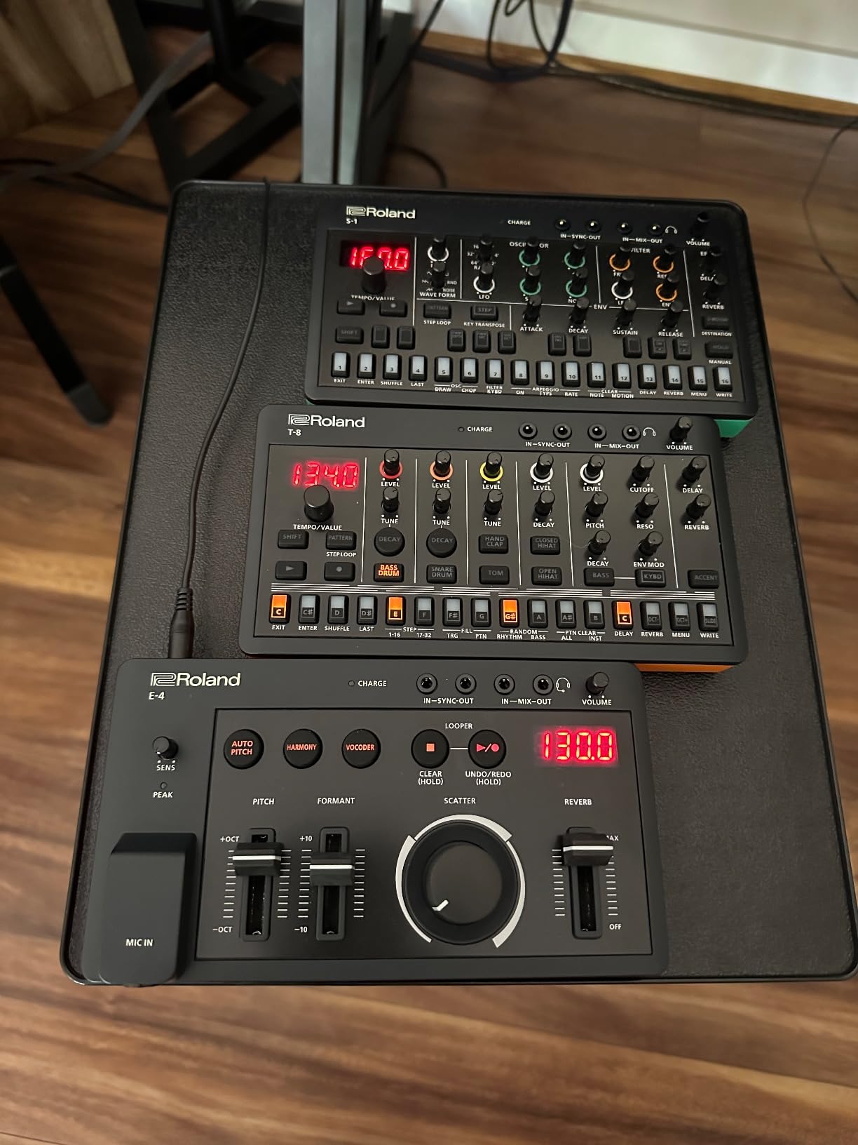 Roland AIRA Compact T-8 Beat Machine | Ultra-Portable Rhythm and Bass Machine with TR-REC Drum Sequencer customer photo 2