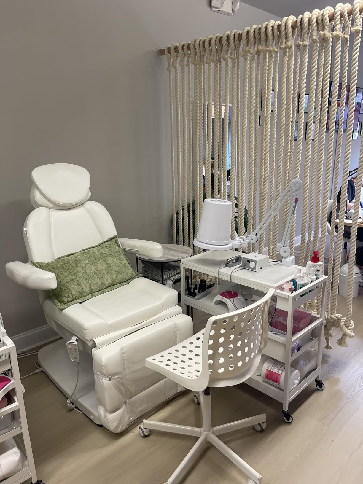 4BLANC Alize Original Vacuum Nail Dust Collector for Pedicure with Built-in Dimmable LED Lamp, Certified HEPA 11 Medical Grade Replaceable Filter, and Universal Table Mount customer photo 1