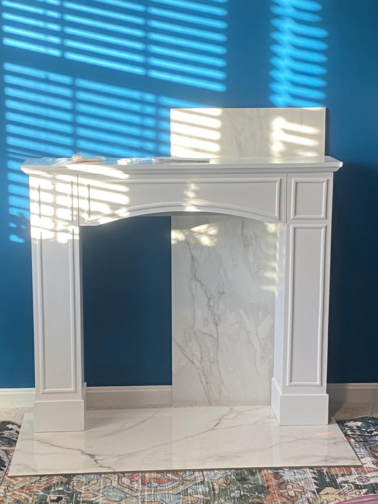 HOMCOM Modern Fireplace Mantel, Surround Mantels for Fireplace with Decorative Pattern Interior Width 29