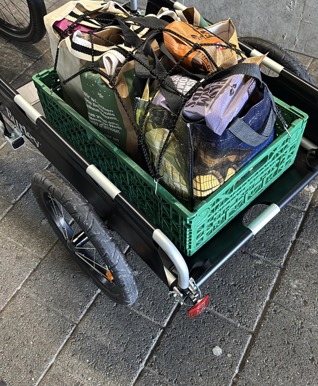Burley Flatbed Bicycle Trailer (FLATBED) Holds Long Items, Up to 100 lbs (45 kg), Size When Unfolded, Length 33.0 inches (83.8 cm), Width 30.9 inches (78.5 cm) customer photo 1