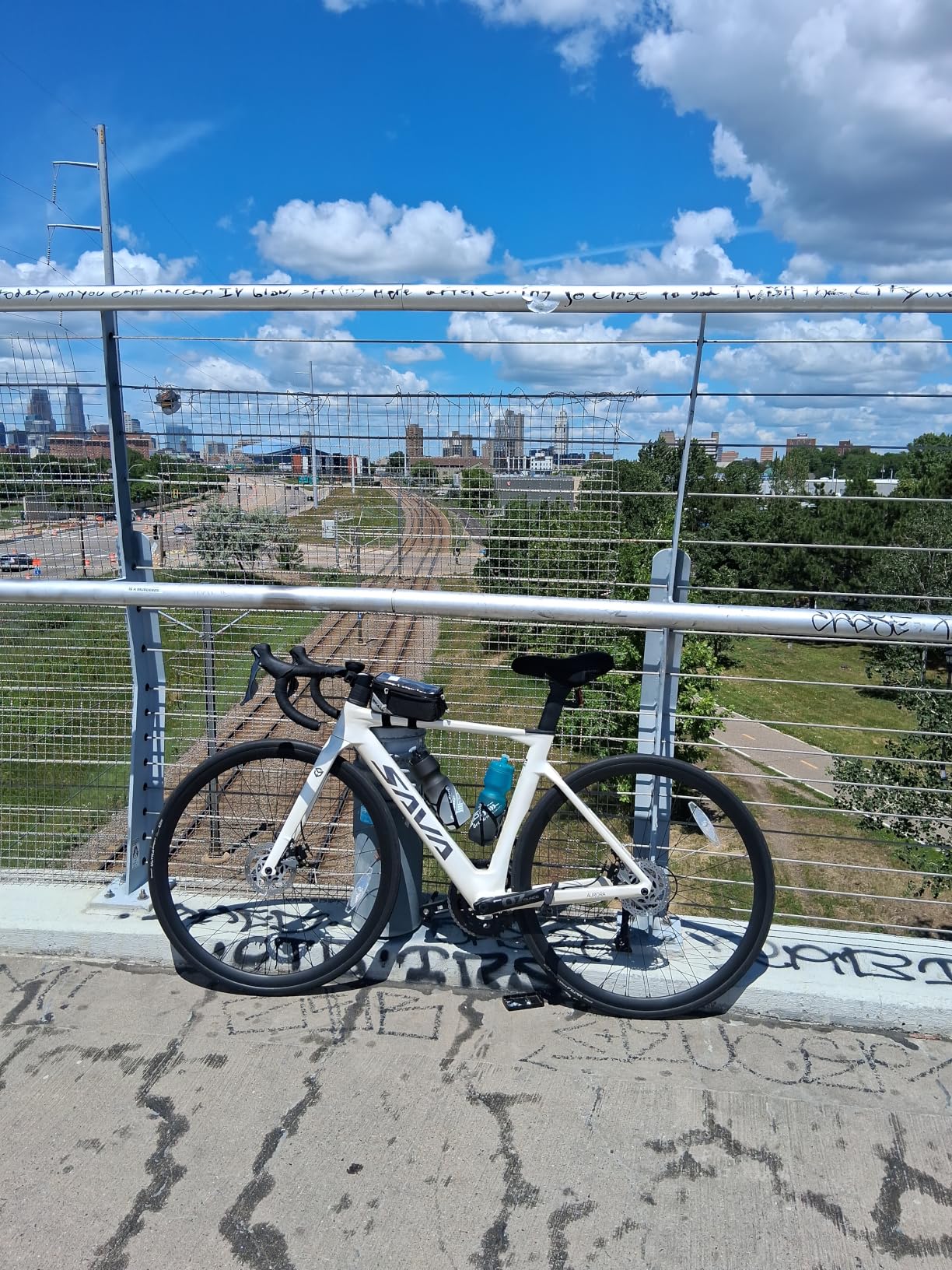 SAVADECK Carbon Disc Road Bike, Integrated Design Racing Bicycle Carbon Frame Carbon Fork with Shimano SORA R3000 Derailleur System 18 Speed Disc Brake Road Bike for Men or Women. customer photo 1