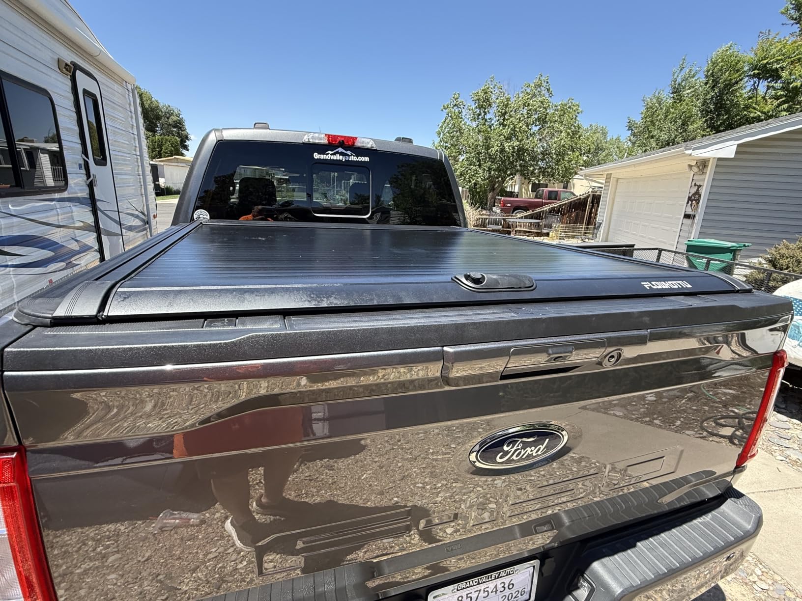 Retractable Hard Tonneau Cover Fit 2015-2026 Ford F-150 5.5 Ft Truck Bed | Lock Waterproof Aluminum Auto-Recoil lightning raptor r lobo xl stx xlt lariat king ranch platinum limited tremor Flowkottu customer photo 2