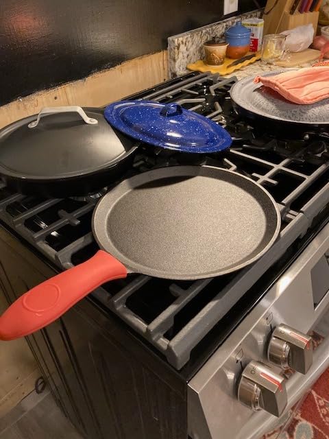 Uno Casa Cast Iron Comal Pan 10.5 Inch - Skillet for Roti, Tawa/Dosa Pan Pataconera, Comales para Tortillas - Comal Para Tortillas Grande - Cast Iron Griddle customer photo 1