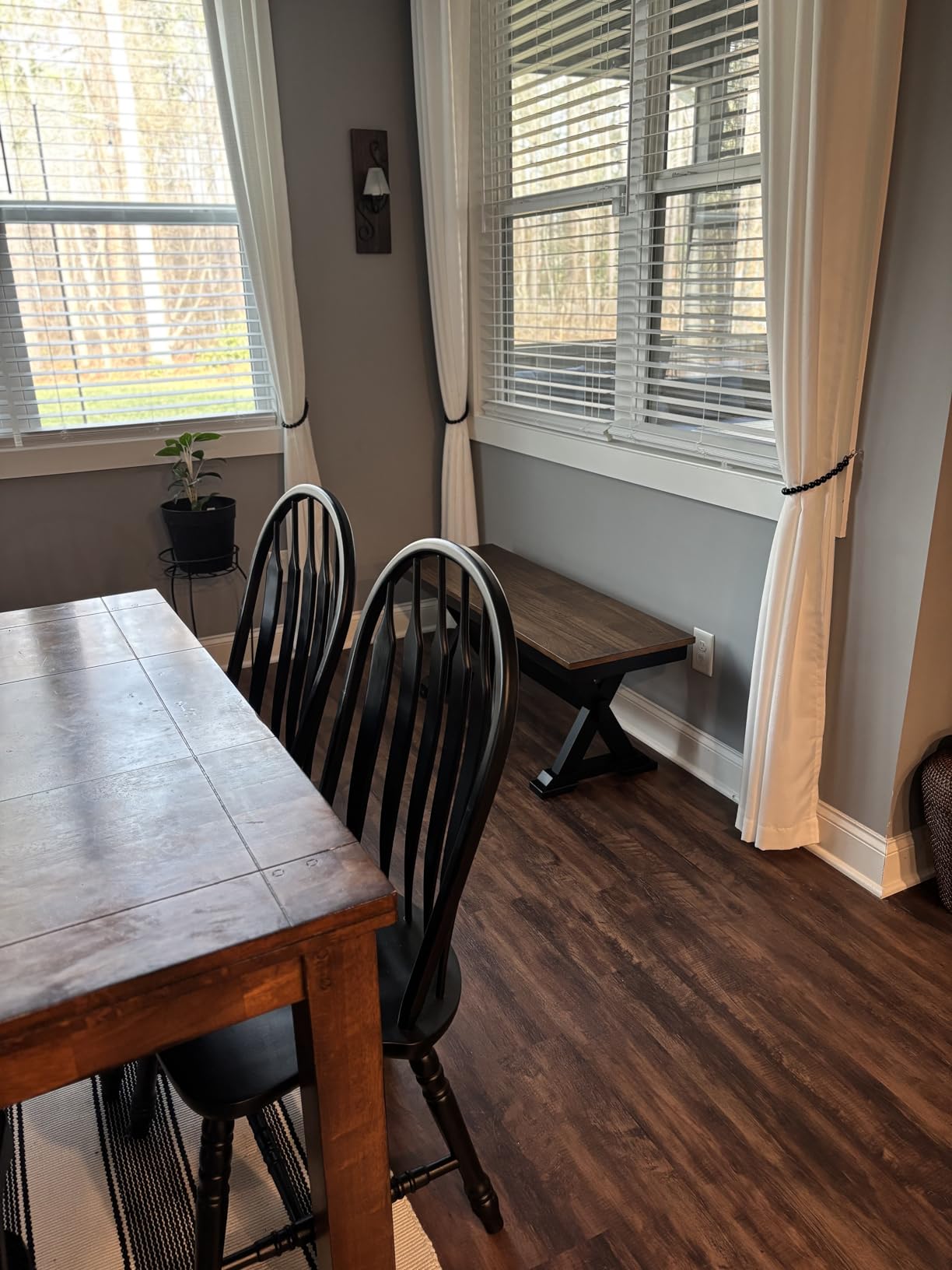 Signature Design by Ashley Wildenauer Dining Bench, 48 Inch Farmhouse Two Tone Wooden Seating with Solid Wood Frame, Mango Veneer and MDF Substrate Seat, Casual Entryway or Kitchen Use, Brown/Black customer photo 1
