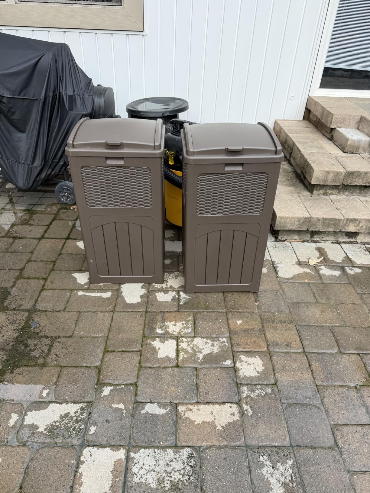 Flamaker 30 Gallon Trash Can, Resin Outdoor Garbage Can with Lid | Waterproof Hideaway Patio Waste Bins for Outside Use customer photo 1