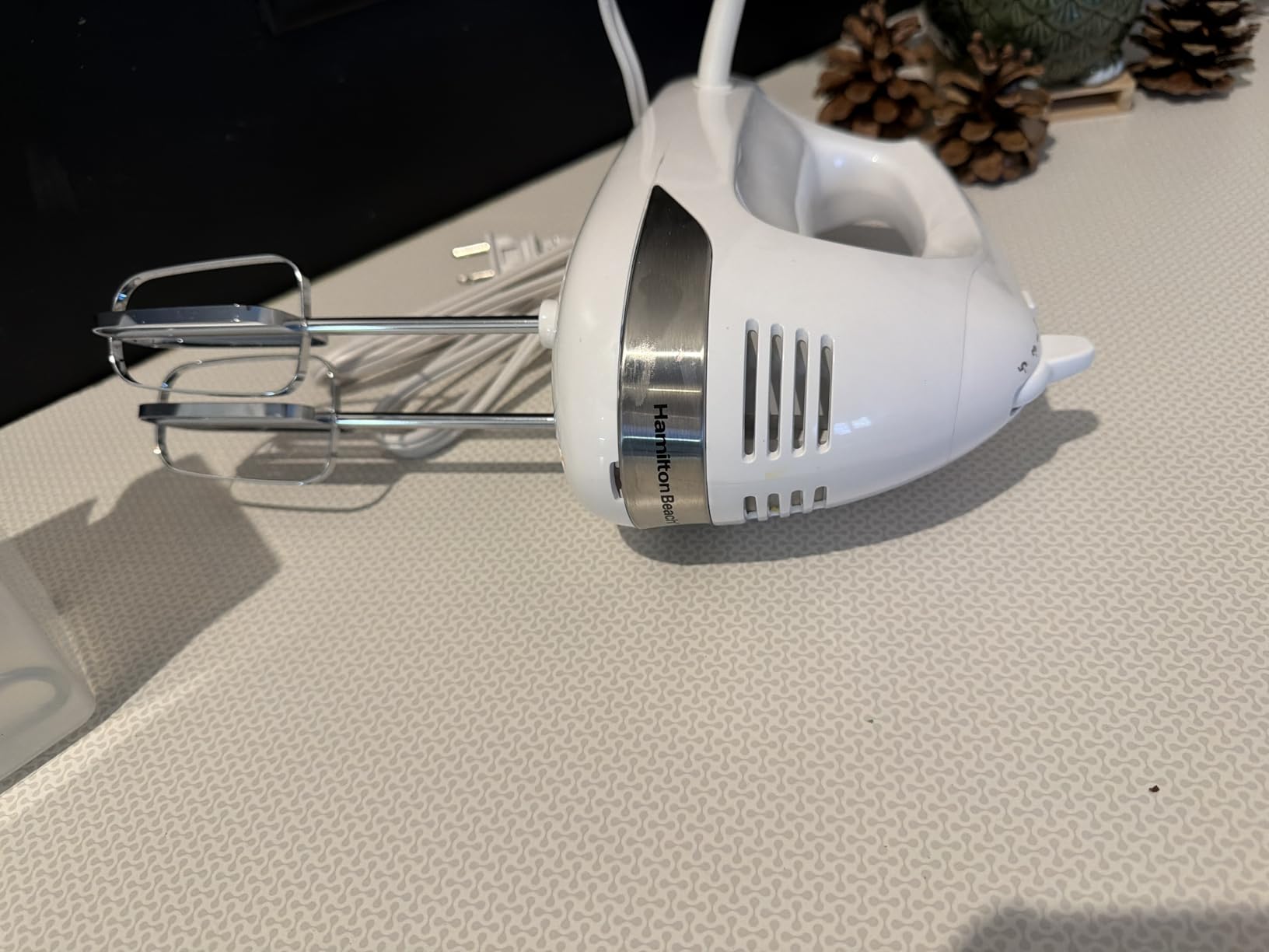 Hamilton Beach 6-Speed Electric Hand Mixer With Easy Clean Beaters | Traditional Beaters | Dough Hooks | Whisk | Snap-On Storage Case | 275 Watt Motor | Black | 62639J customer photo 1