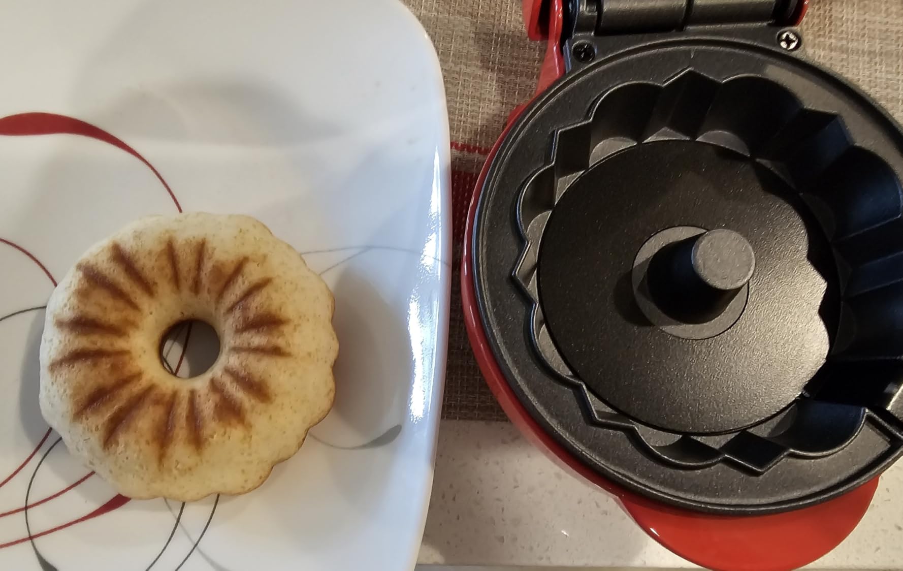 Mini Cake Maker, Portable Mini Cake Maker Double-Sided Heating, Electric Cupcake Makers for Breakfast, Cake, Snacks (Red) customer photo 1