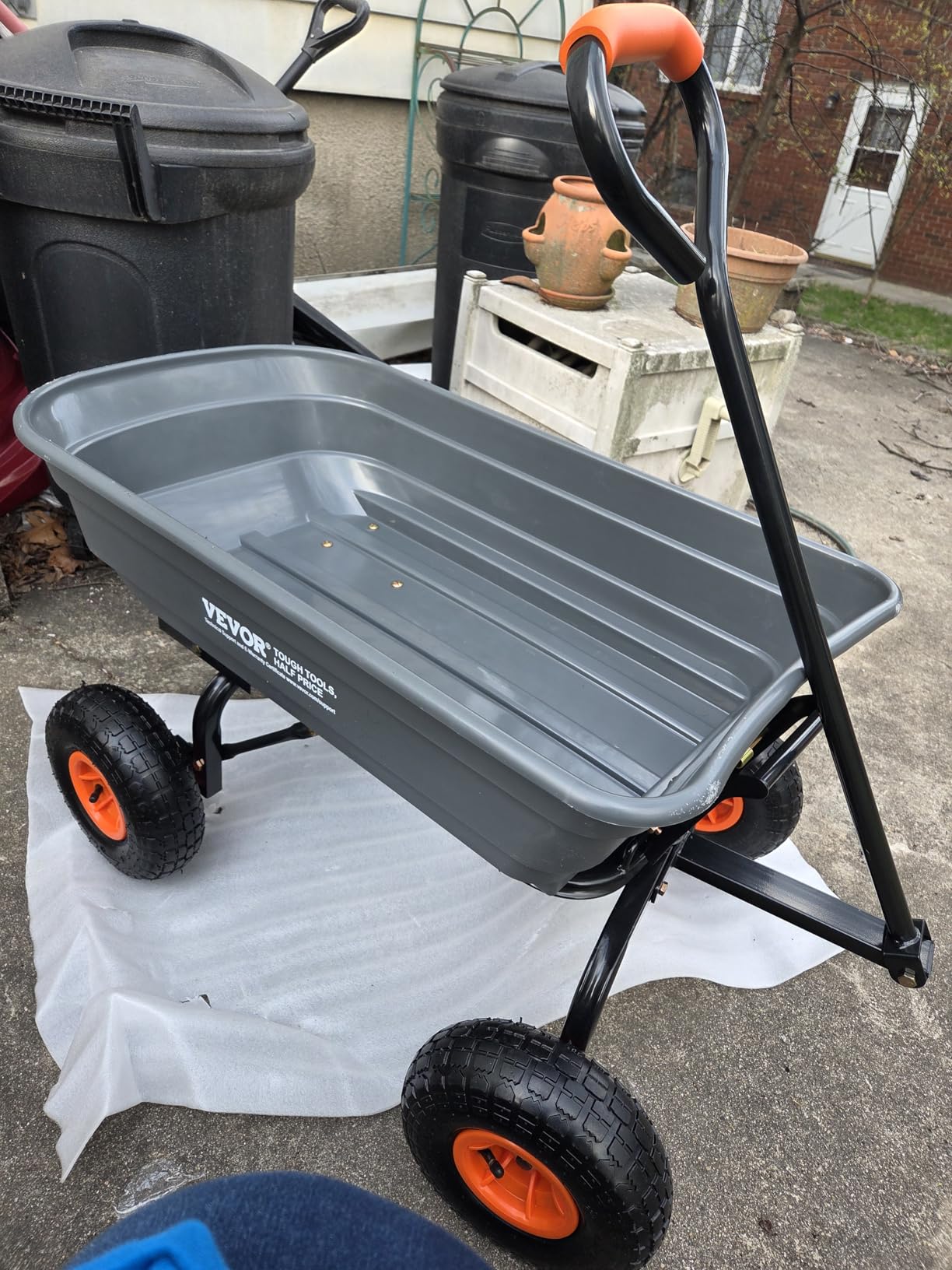 VEVOR 800lbs Poly Dump Garden Cart, Heavy Duty Yard Dump Cart Wagon, 4 Wheel Wheelbarrow with 10in Tires, 180°Rotating Handle, Steel Frame and Quick Release System customer photo 1