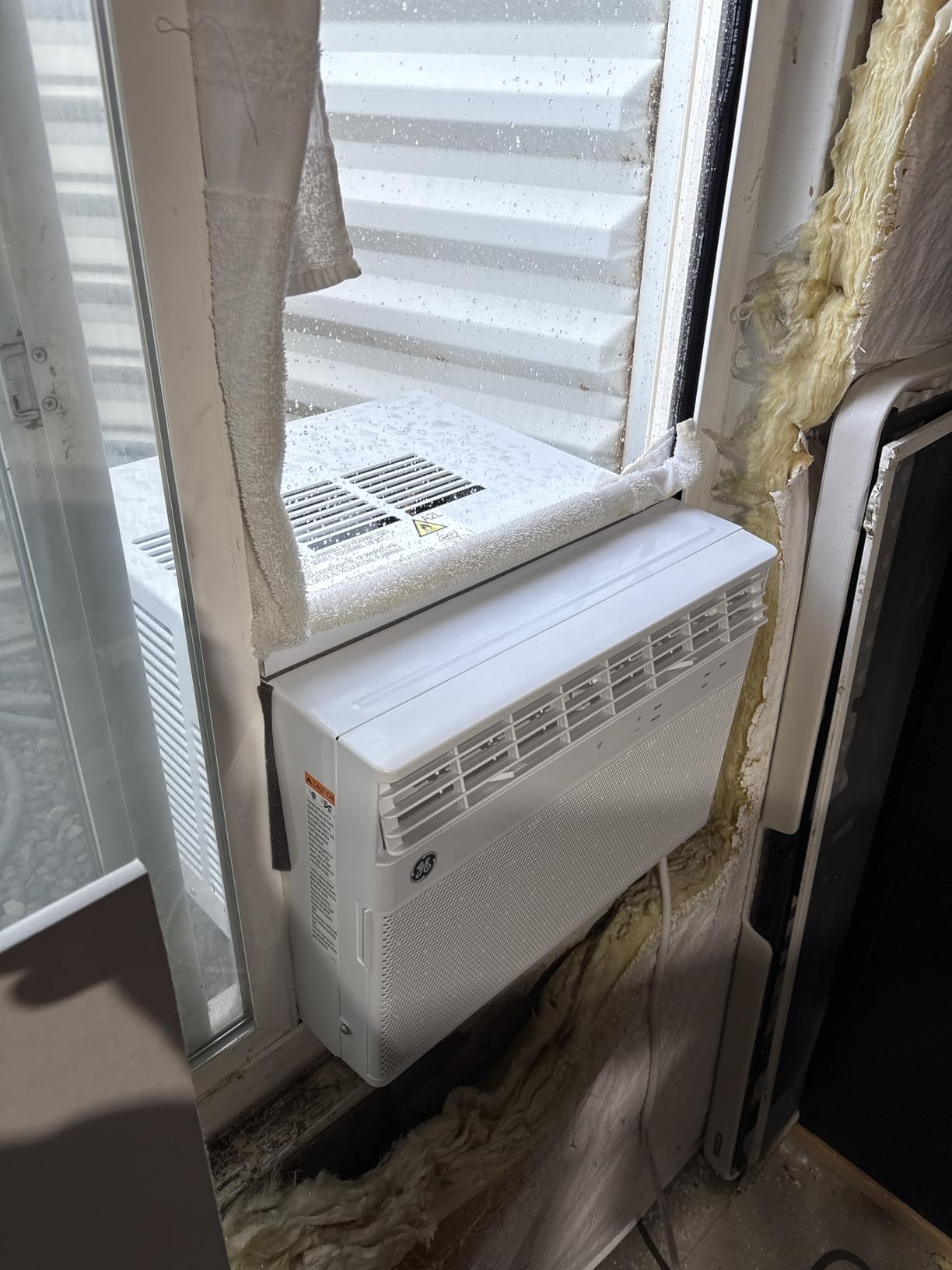 GE 14,000 BTU Smart Window Air Conditioner, Powerful Cooling for Large & Open Spaces up to 700 sq ft, Energy Efficient, Wi-Fi, Alexa/Google, Quick Install Kit, White customer photo 2