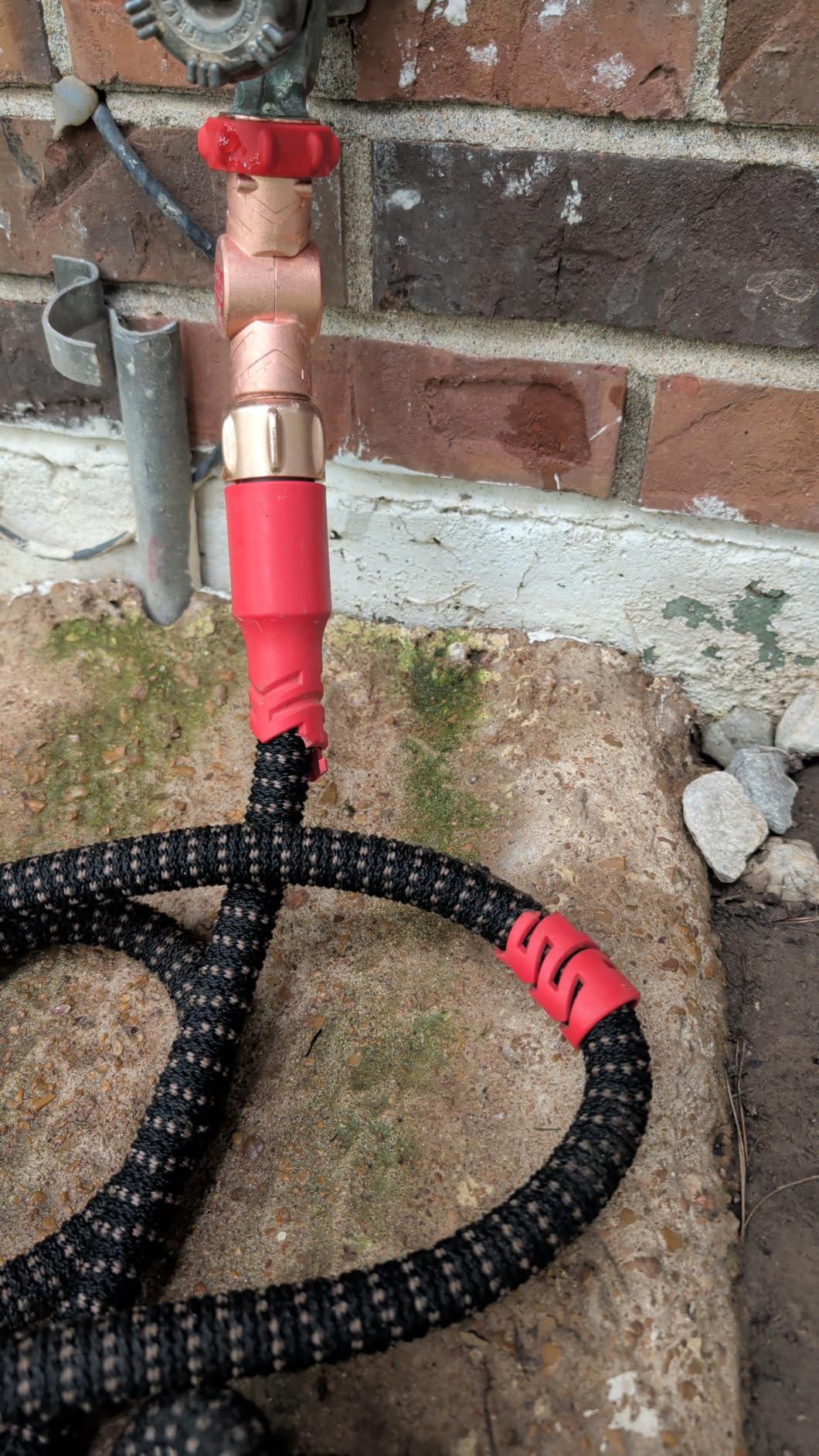Pocket Hose 50 FT Copper Head Expandable Garden Hose, As Seen on TV | Anti-burst sleeve reinforced with bulletproof fiber, 360° swiveling pocket pivot connector, lightweight compact design customer photo 1