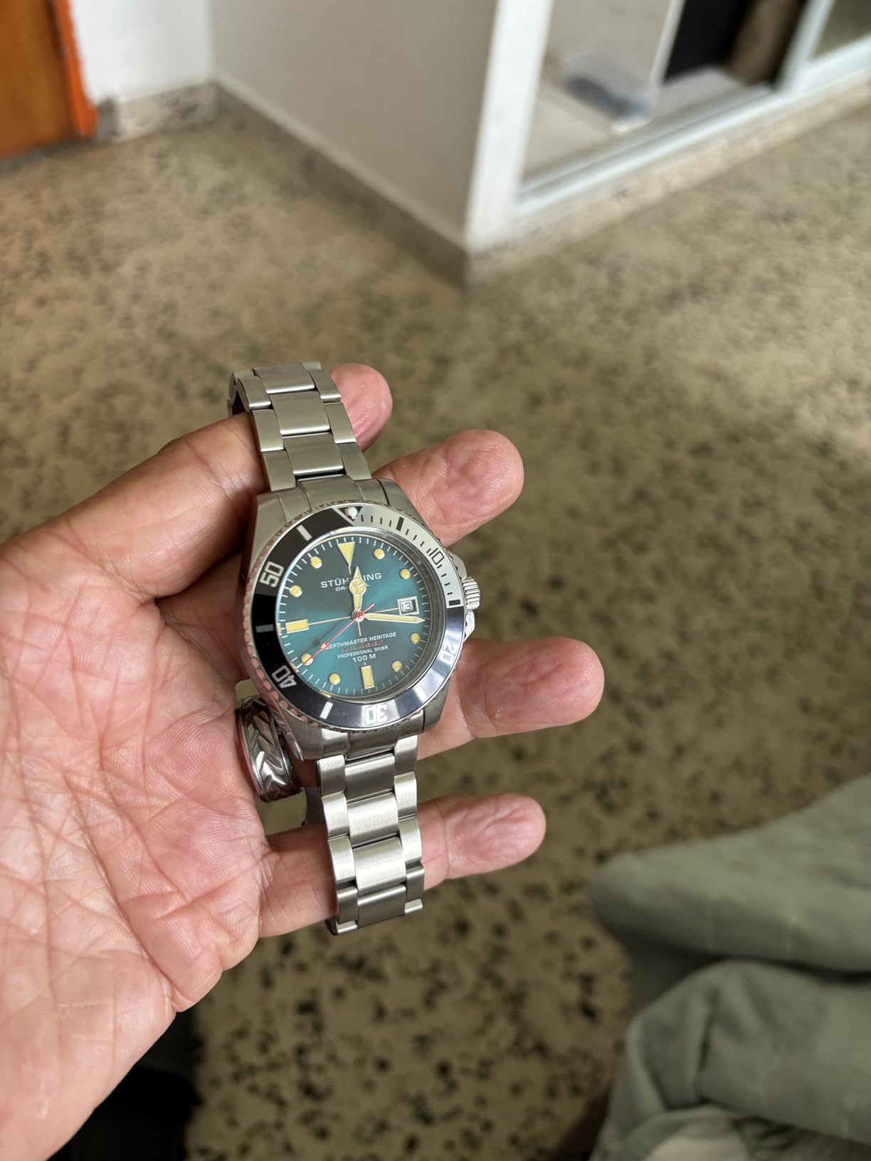 Stuhrling Depthmaster Heritage Diver Swiss Quartz Watch 42mm Stainless Steel 100M Water Resistant customer photo 2