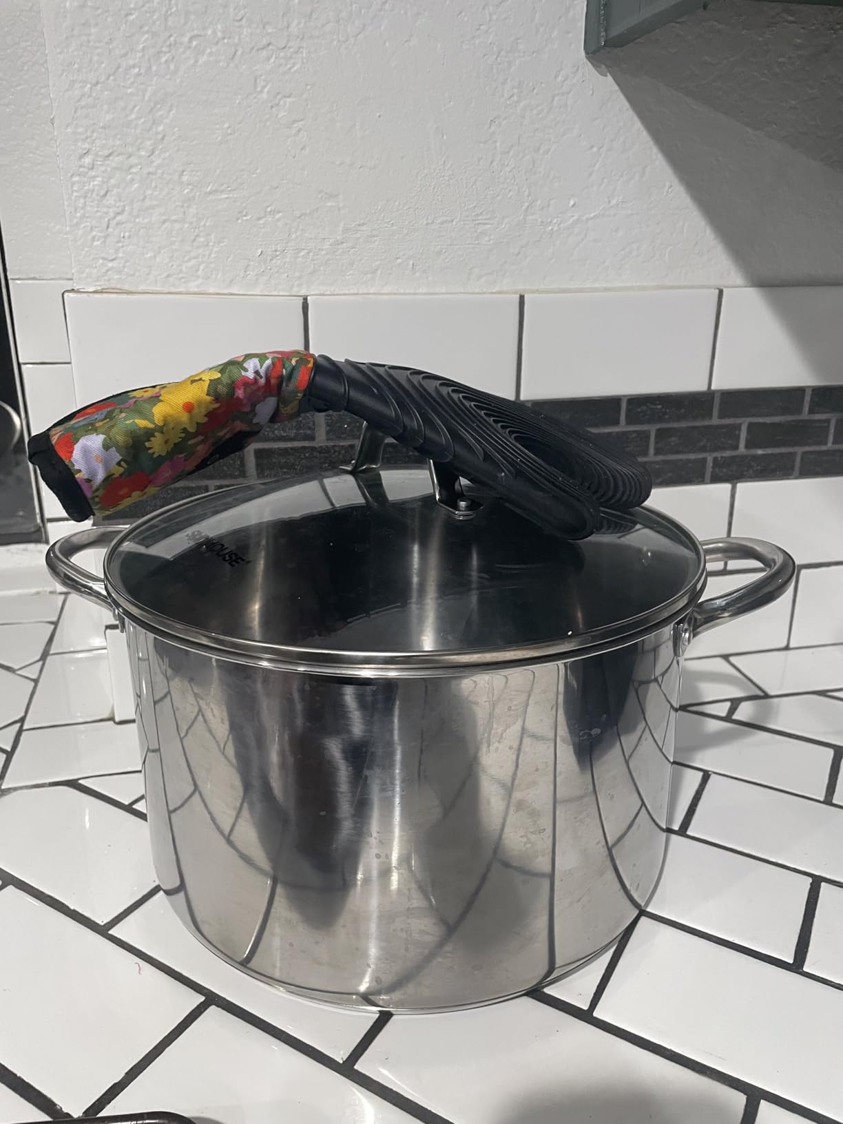 SUNHOUSE 8 Quart Stock Pot with Lid, Stainless Steel Large Pot for Cooking | 8QT Pots for Pasta, Soup - Stockpot for Canning with Impact Bonded Base - Oven Safe & Induction Compatible customer photo 1