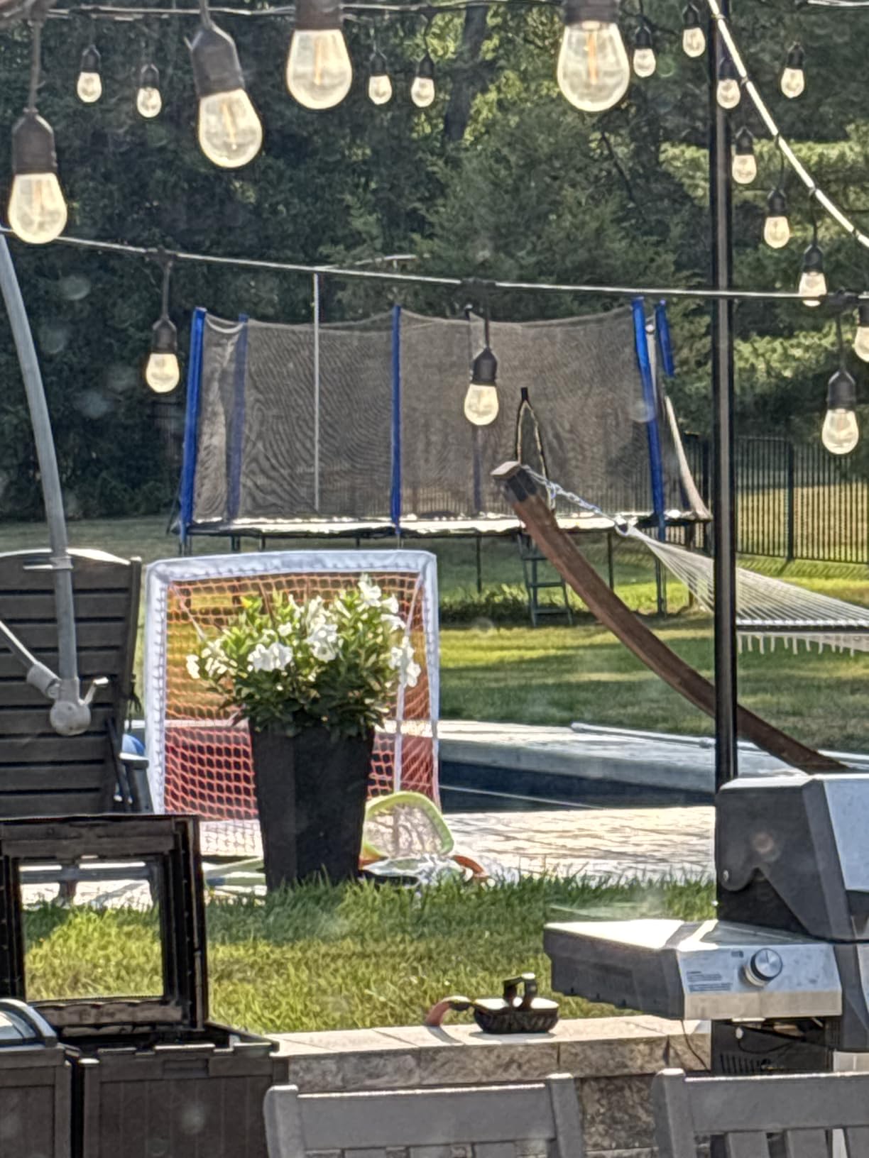 Zupapa 1800LBS Capacity No-Gap Design 16 15 14 12FT Trampoline with Safety Enclosure Net and Non-Slip Ladder 10-Year Quality Assurance customer photo 2