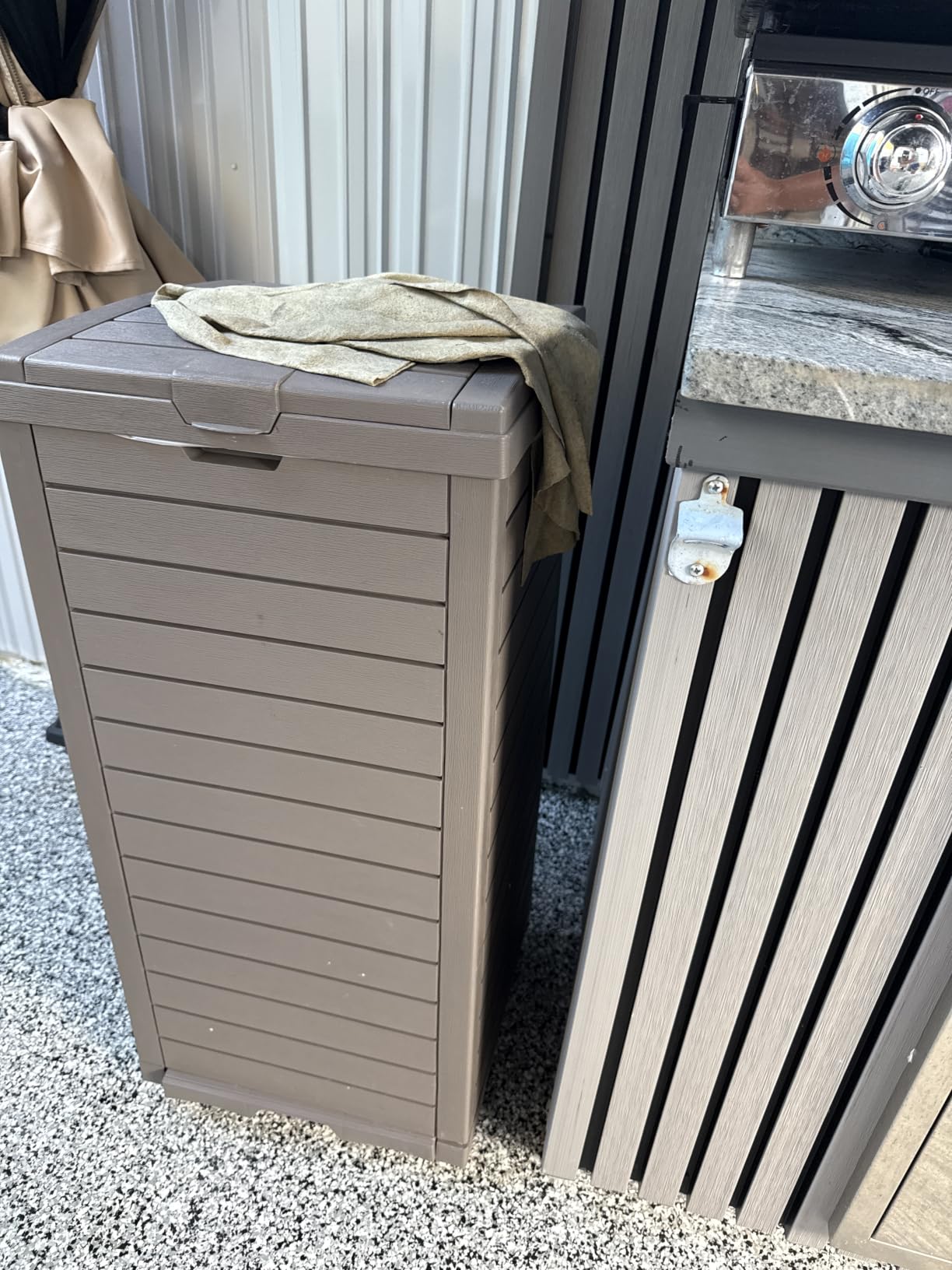 38 Gallon Outdoor Trash Can with lid, Waterproof, UV-Resistant Resin Garbage Can, Lockable Lid and Drip Tray, Trash Bin for Patio, Kitchen, Backyard and Deck (Grey) customer photo 2