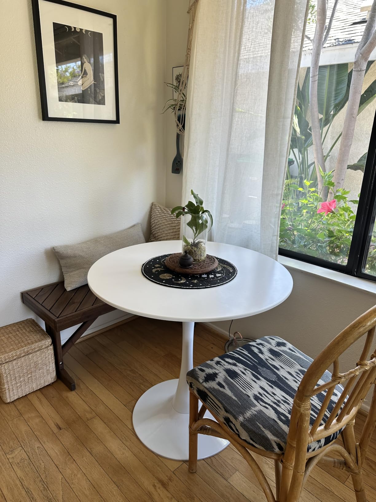 Round Dining Table, 24