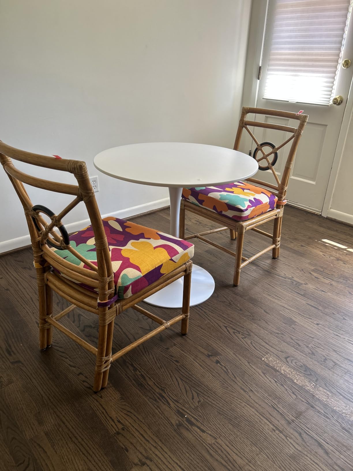 Round Dining Table, 24