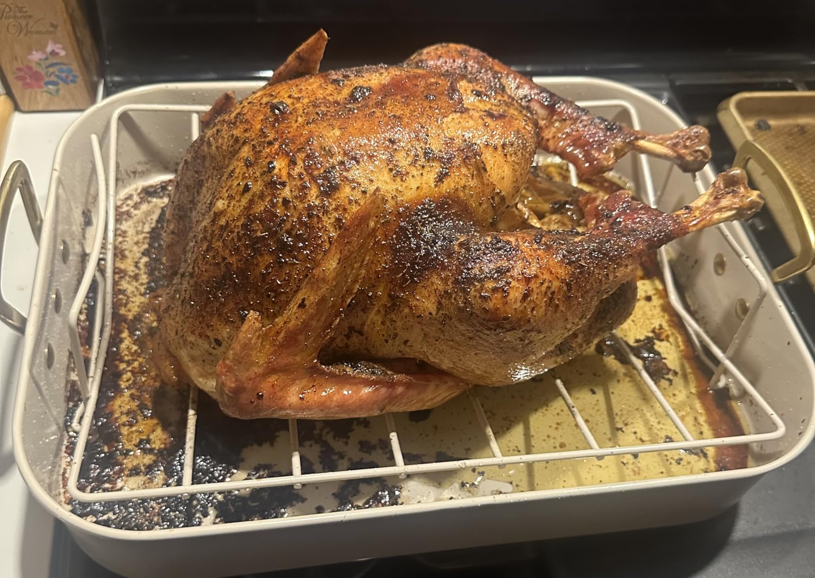Gibson Home Broxton 2-Piece Nonstick Roaster Pan with Rack - 16 x 12 Inch Taupe Turkey Roasting Pan with Cast Aluminum Gold Handles - Oven-Safe, Easy-Clean, Holiday Cookware customer photo 1